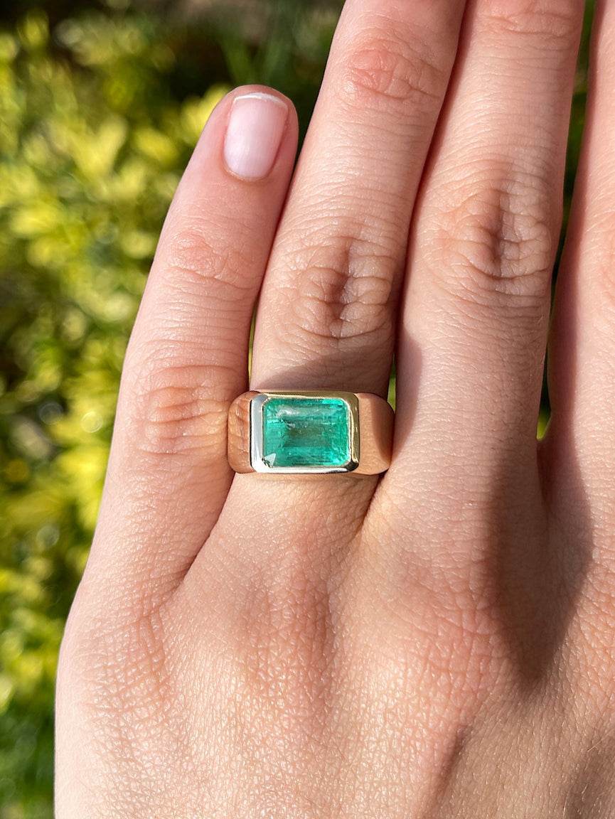 3.68 Carats Bezel-Set Colombian Emerald Cut Signet Ring in 18K Gold – Perfect for Weddings, Anniversaries & Luxury Gifts