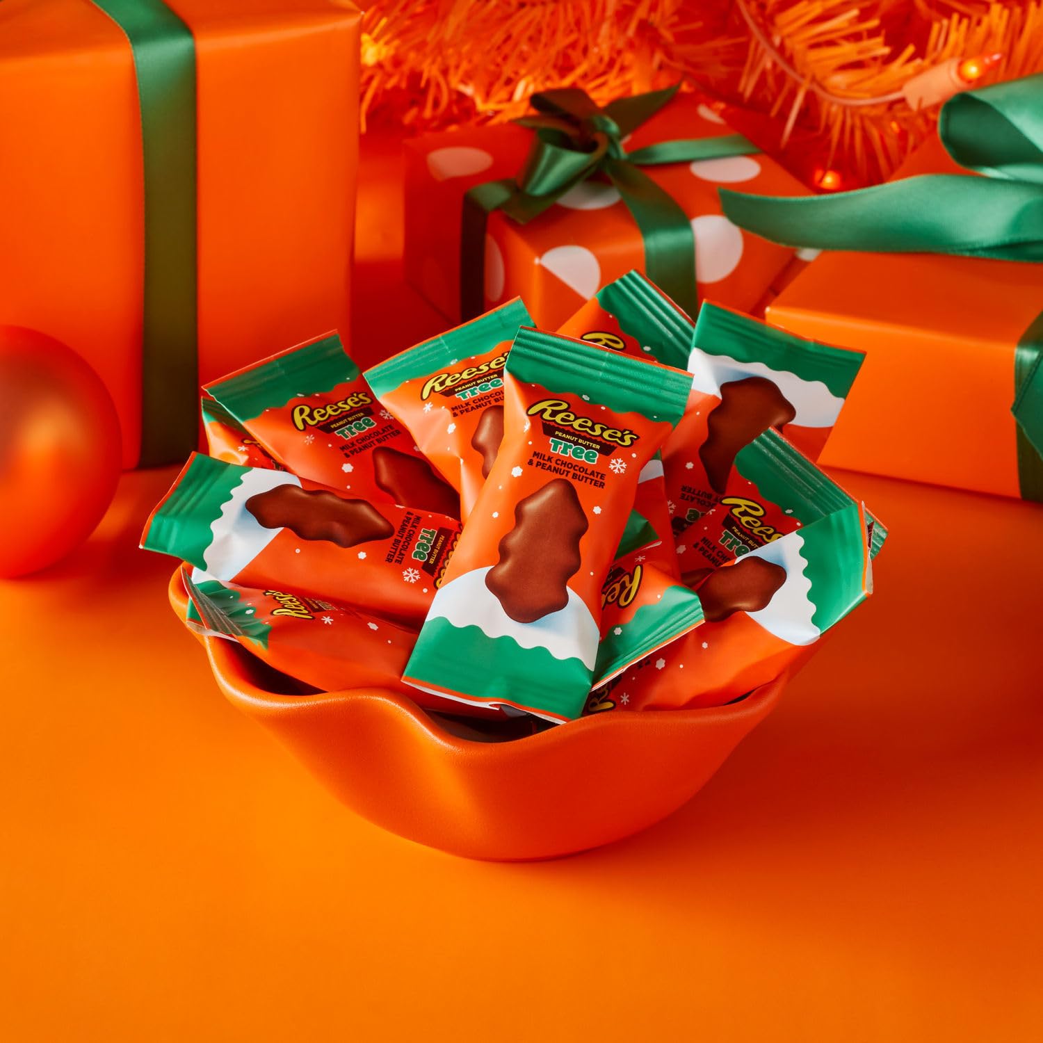 Reese's Christmas Trees Milk Chocolate Peanut Butter Candy - 25 Individually Wrapped Holiday Treats for Stocking Stuffers, Gifts & Party Favors | Perfect for Christmas Celebrations, Office Treats & Holiday Dessert Tables