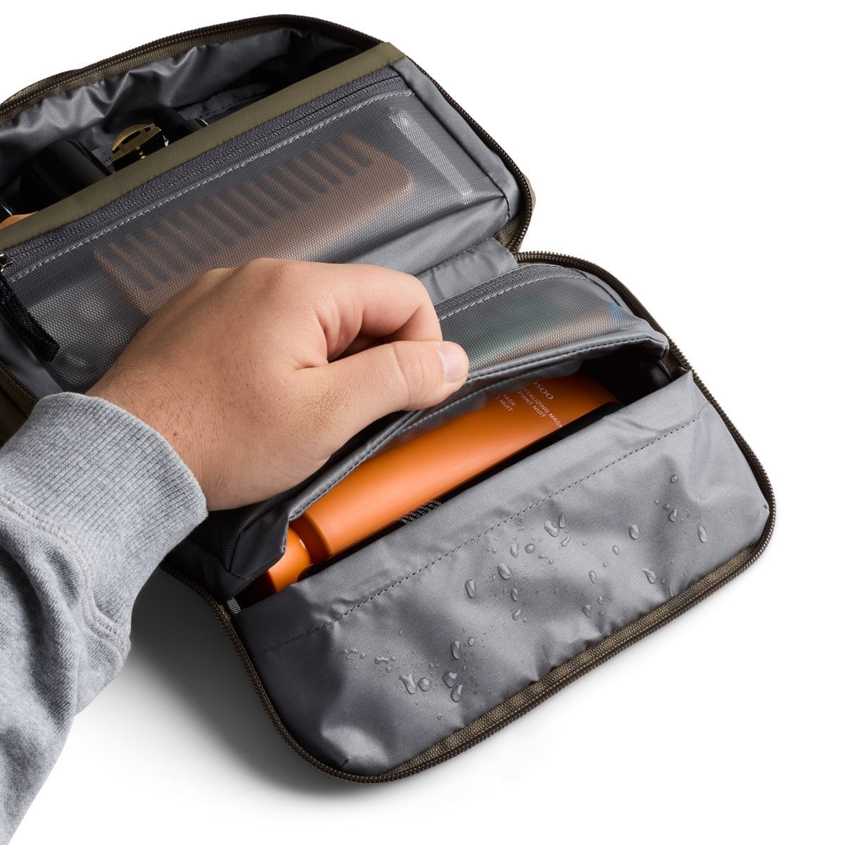 Bellroy Premium Hanging Toiletry Bag for Travel - Water-Resistant Organizer with Multiple Pockets for Toiletries, Cosmetics & Shaving Essentials - Perfect for Camping, Gym & Business Trips