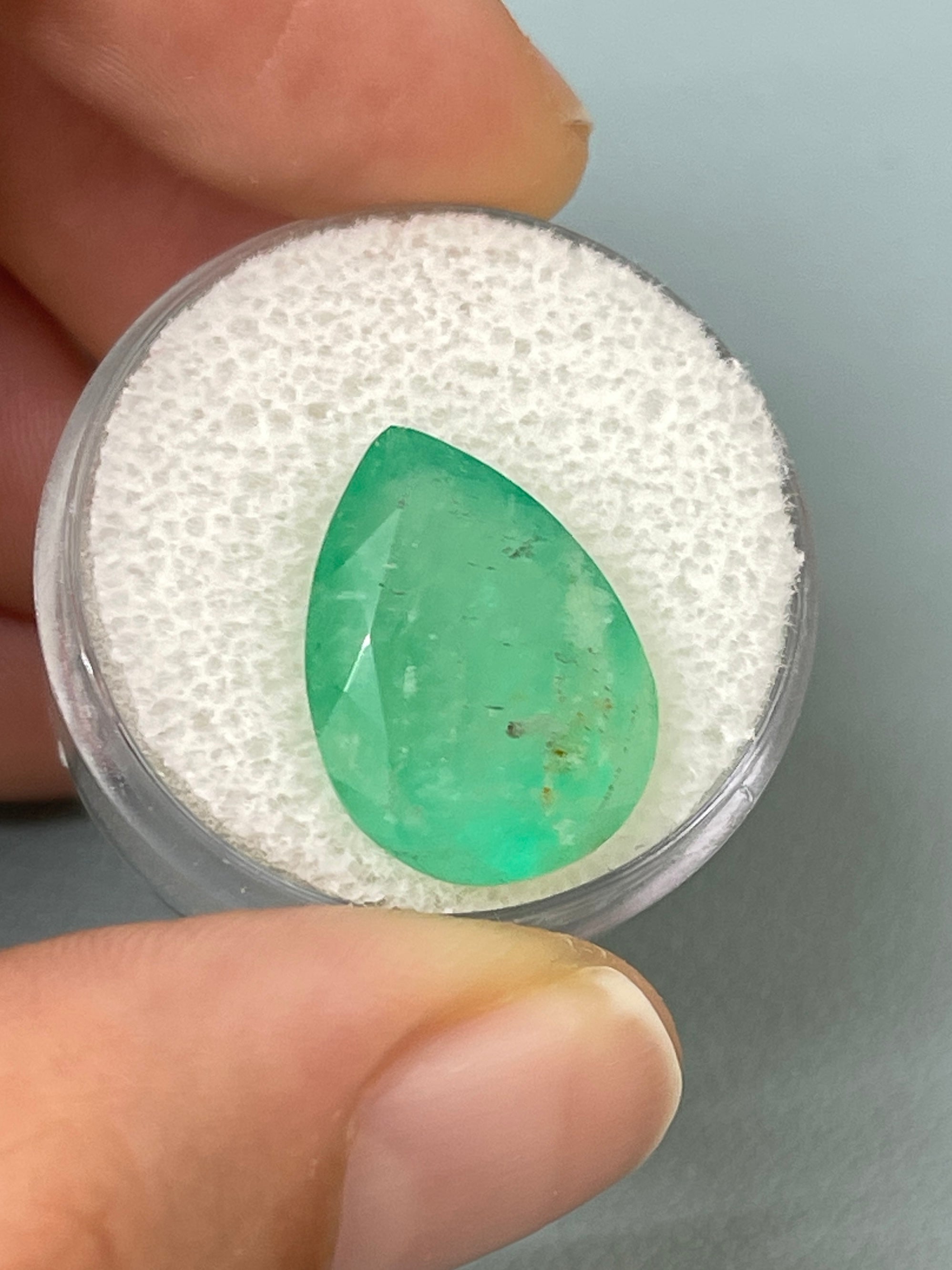 10.45 Carat Natural Colombian Emerald Pear Cut Loose Gemstone - Earthy Green 18x13mm for Jewelry Making, Engagement Rings & Luxury Gifts