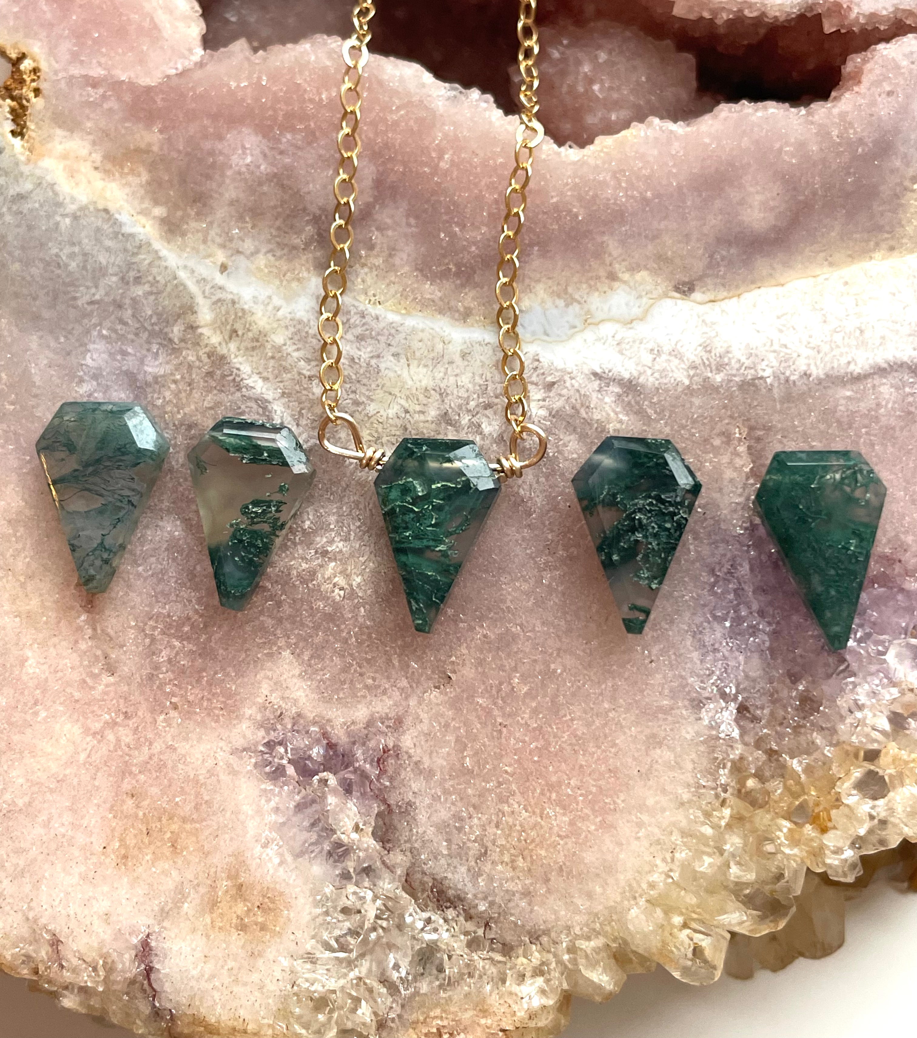 Natural Moss Agate Necklace for Women - Healing Crystal Pendant with Adjustable Chain - Perfect for Meditation, Yoga & Spiritual Gifts