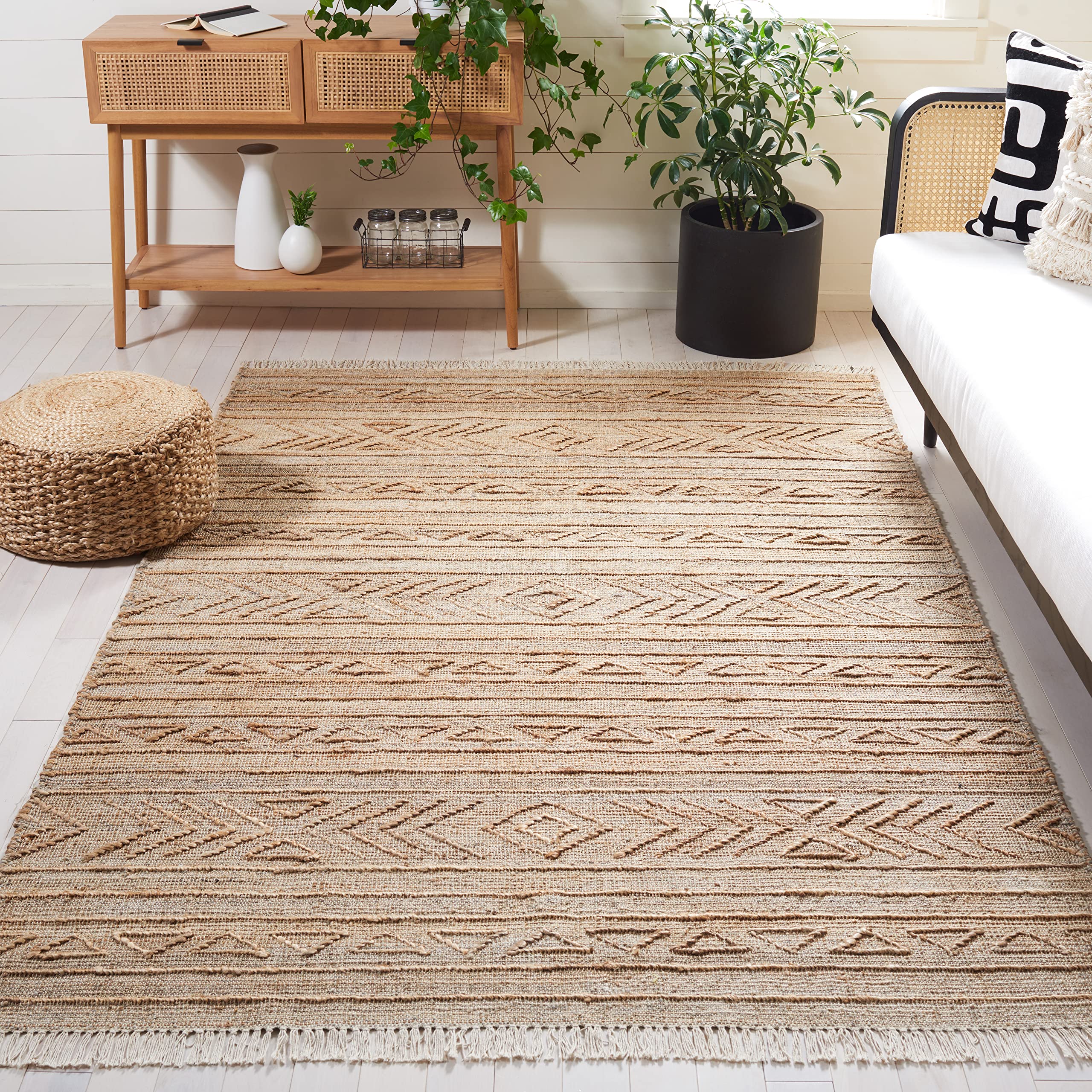SAFAVIEH Handmade Boho Jute Accent Rug 4' x 6' - Natural Fiber Collection with Fringe | Eco-Friendly & Durable for High Traffic Areas | Perfect for Entryway, Living Room, Bedroom Decor (NFB404A) | Cozy Home & Boho Chic Style