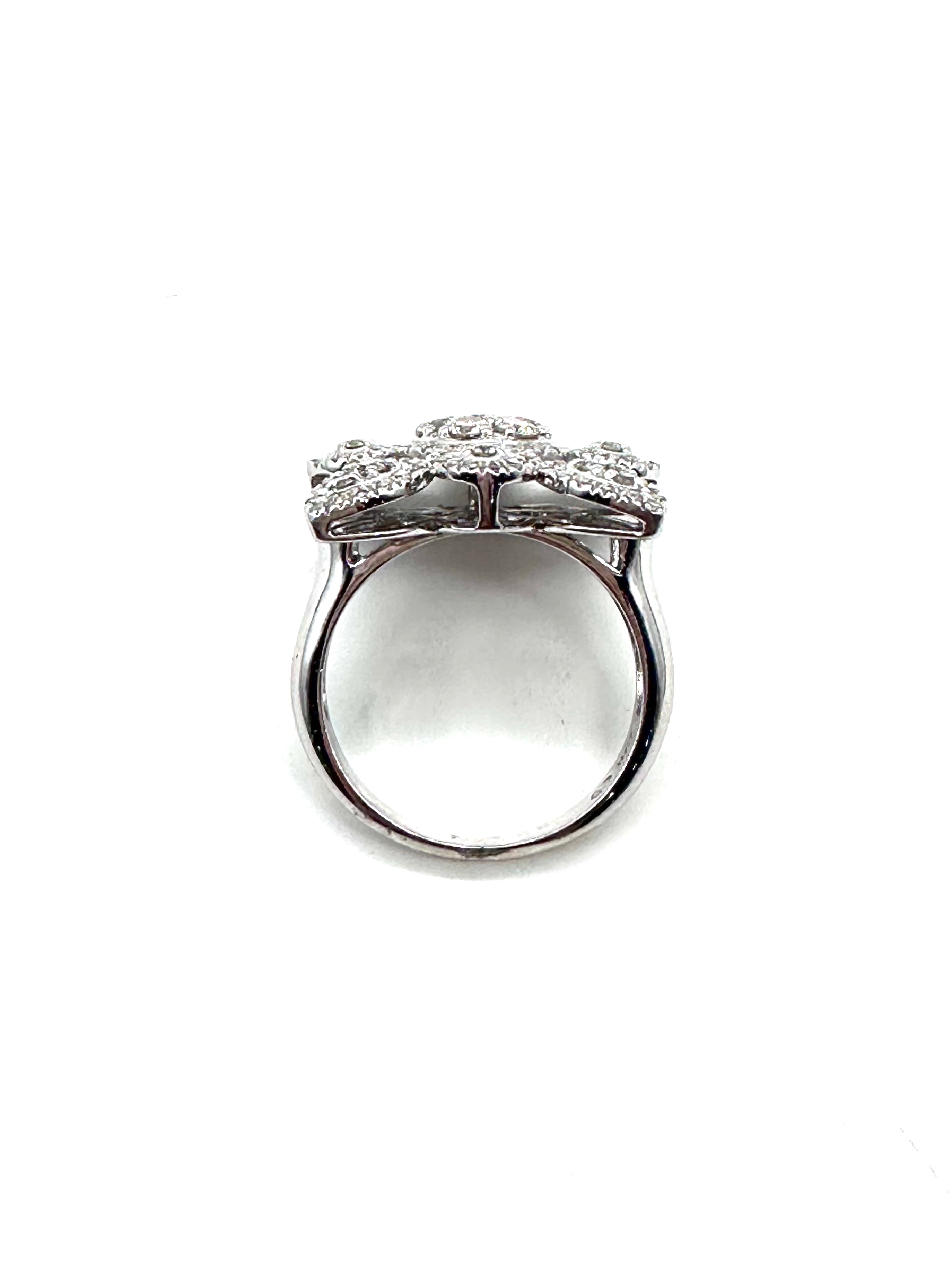 Exquisite Diamond Flower Ring for Women - Elegant Floral Engagement & Wedding Band - Perfect for Proposals, Anniversaries & Special Occasions