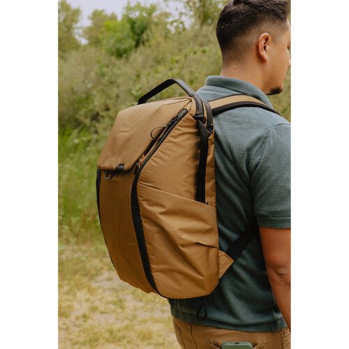 Peak Design Everyday Backpack 30L V2 - Premium Camera & Travel Backpack in Coyote Brown - Perfect for Photographers, Commuters & Outdoor Adventures