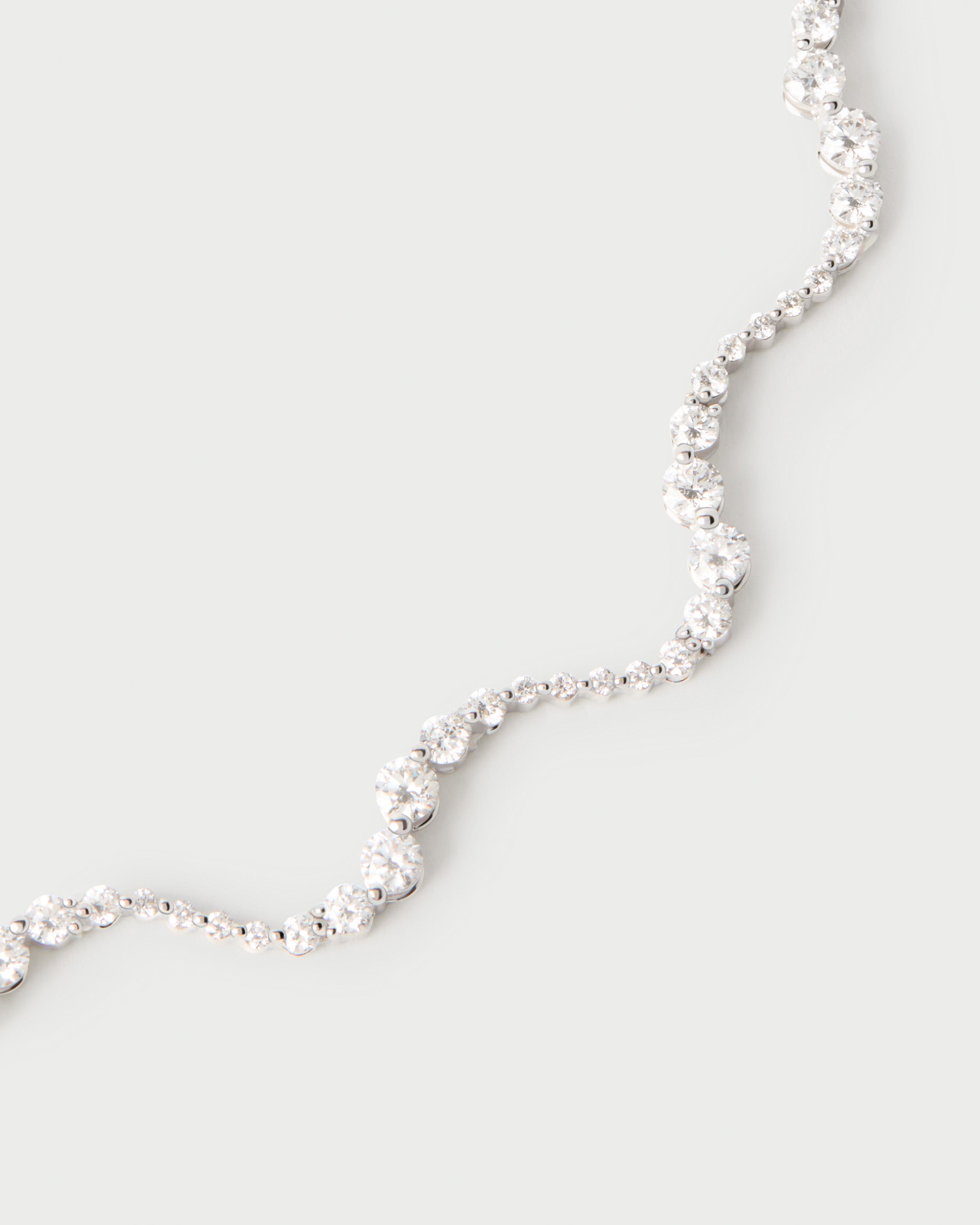 GRID Diamonds & White Gold Venus Choker Necklace - Elegant Layering Piece for Date Nights & Special Occasions
