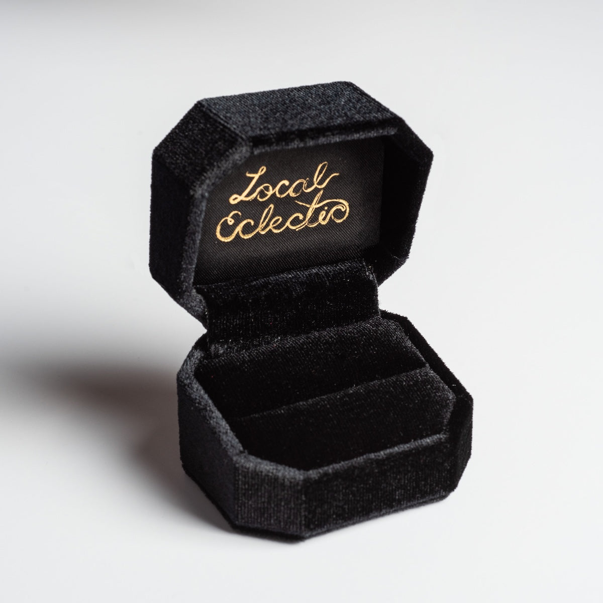 Luxury Velvet Ring Box for Engagement & Wedding - Elegant Jewelry Gift Box with Soft Velvet Lining - Perfect for Proposals, Anniversaries & Special Occasions