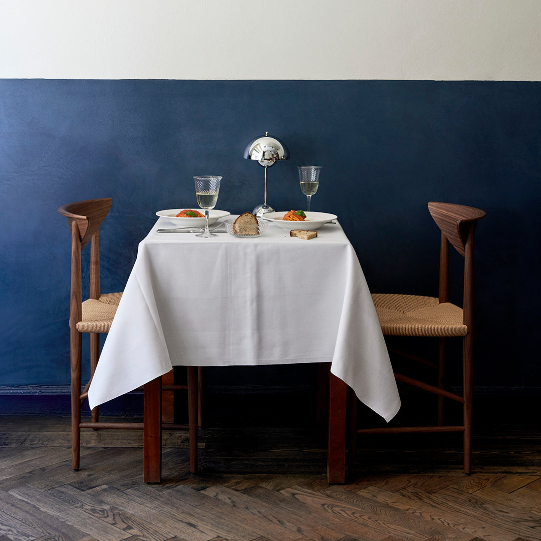 Modern HM3 Dining Chair - Elegant Wooden Seat for Kitchen, Dining Room & Office - Perfect for Home Decor & Entertaining Guests