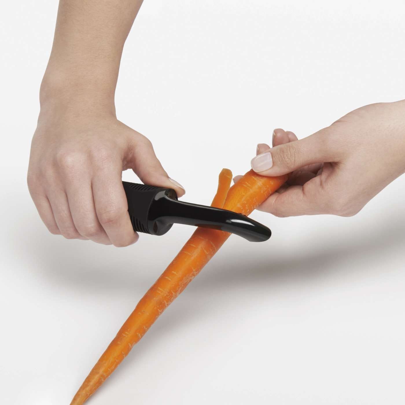 OXO Swivel Peeler - Ergonomic Vegetable Peeler for Potatoes, Carrots & Fruits - Comfort Grip Handle for Easy Peeling - Perfect for Kitchen, Camping & Meal Prep