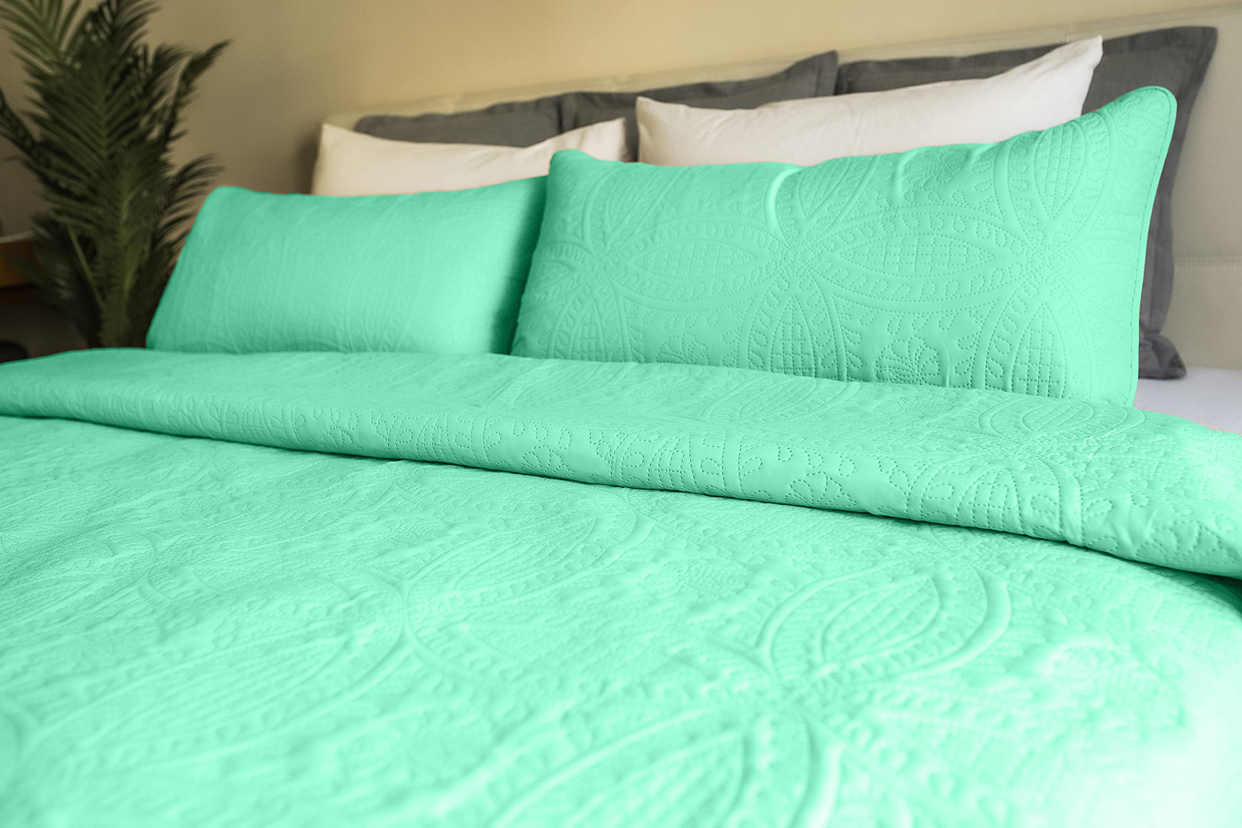 Mezzati Carnival Aqua King/Cal King 3-Piece Quilt Set - Soft Brushed Microfiber Bedspread Coverlet - Prestige Collection Bedding for Master Bedroom & Guest Room Decor