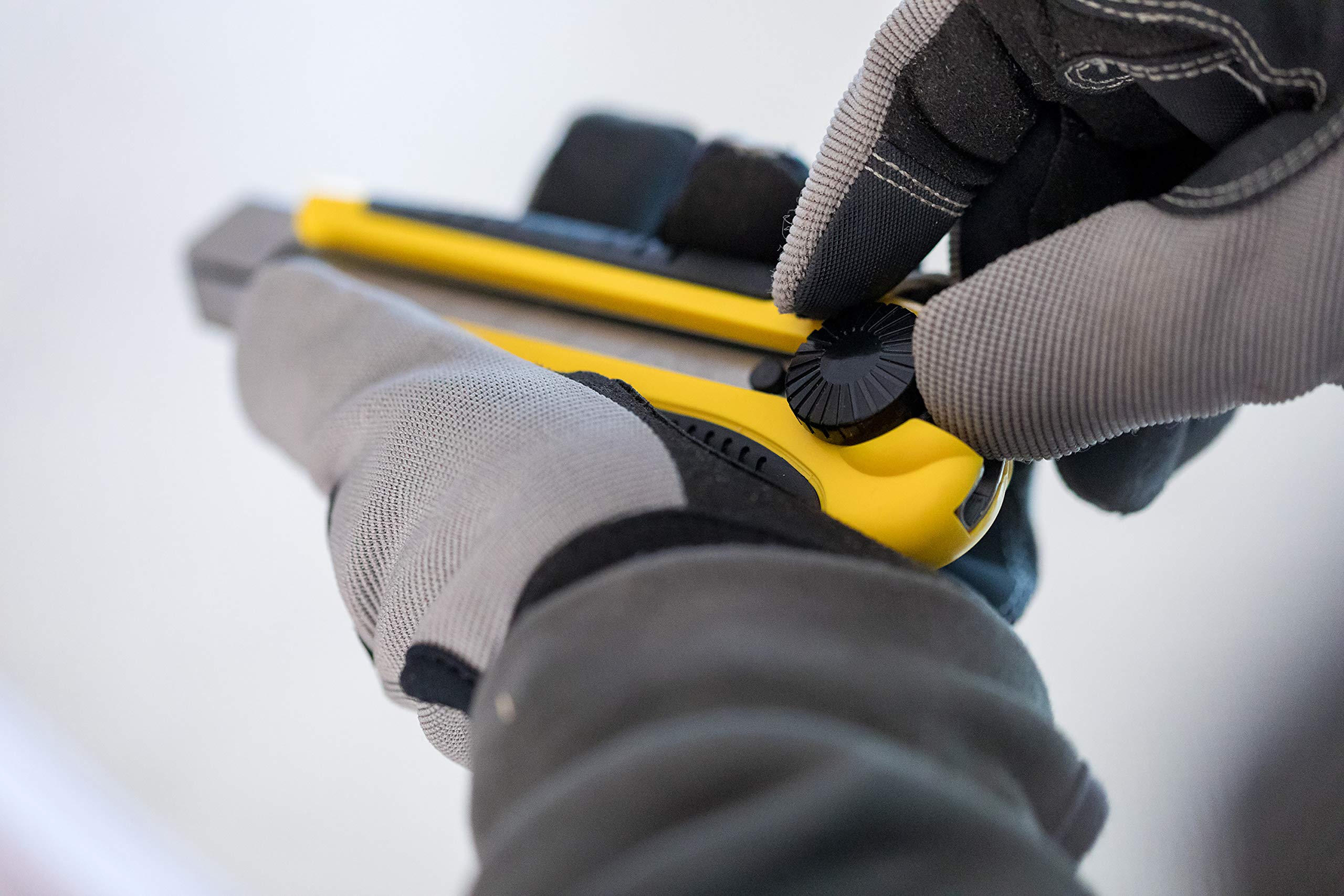 Stanley 0-10-425 Retractable Utility Knife with Snap-Off Blades, Black and Yellow Handle - Perfect for Construction, Crafting, and DIY Projects