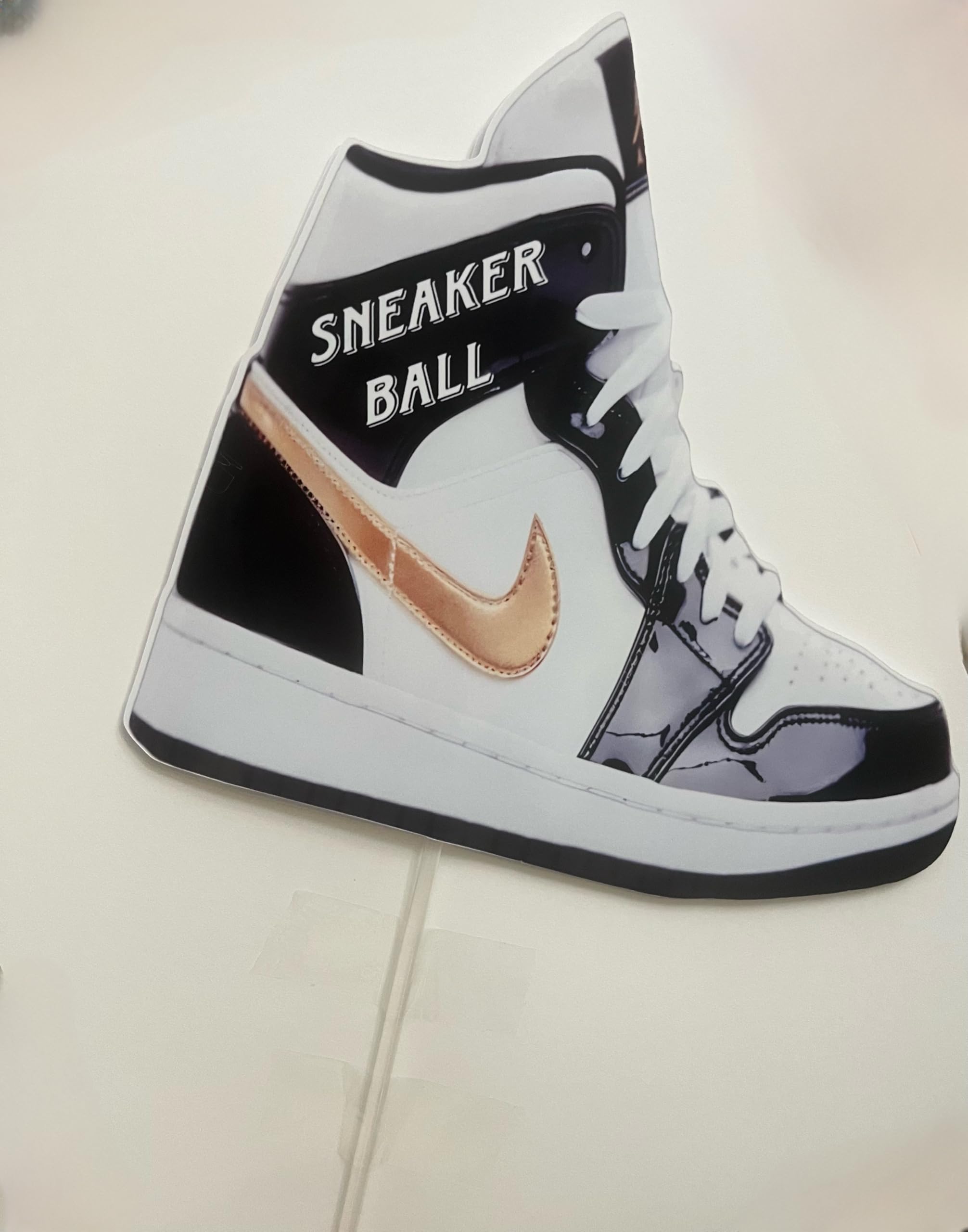 Custom Sneaker Shoe Cake Topper - Edible Birthday Party Decor for Sneakerhead & Shoe Lover - Perfect for Nike, Jordan, Adidas Themed Cakes & Cupcakes