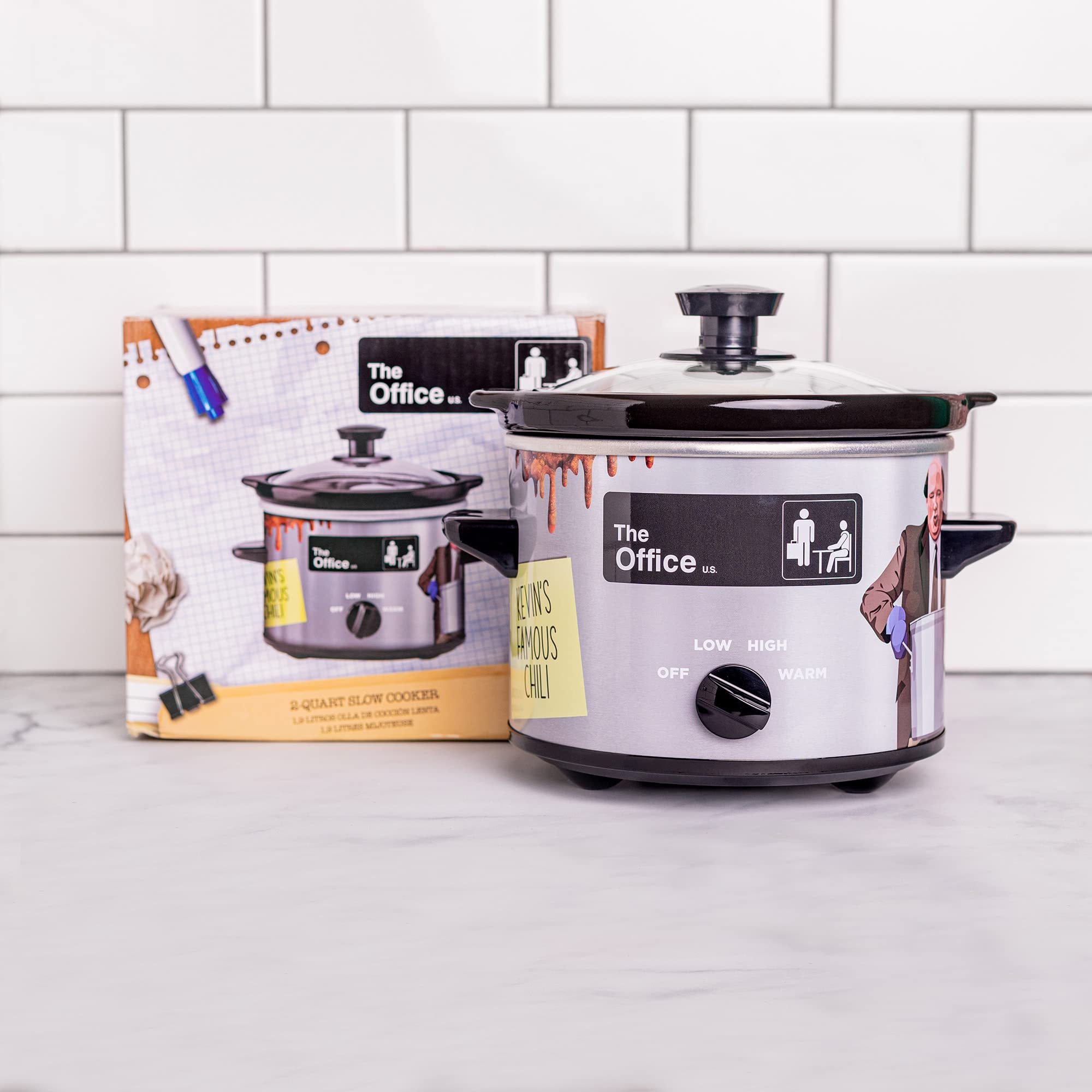 The Office 2-Quart Slow Cooker by Uncanny Brands - Perfect for Making Kevin's Famous Chili | Compact Crock Pot for Soups, Stews & Dips | Ideal for Home, Office & Dorm Cooking