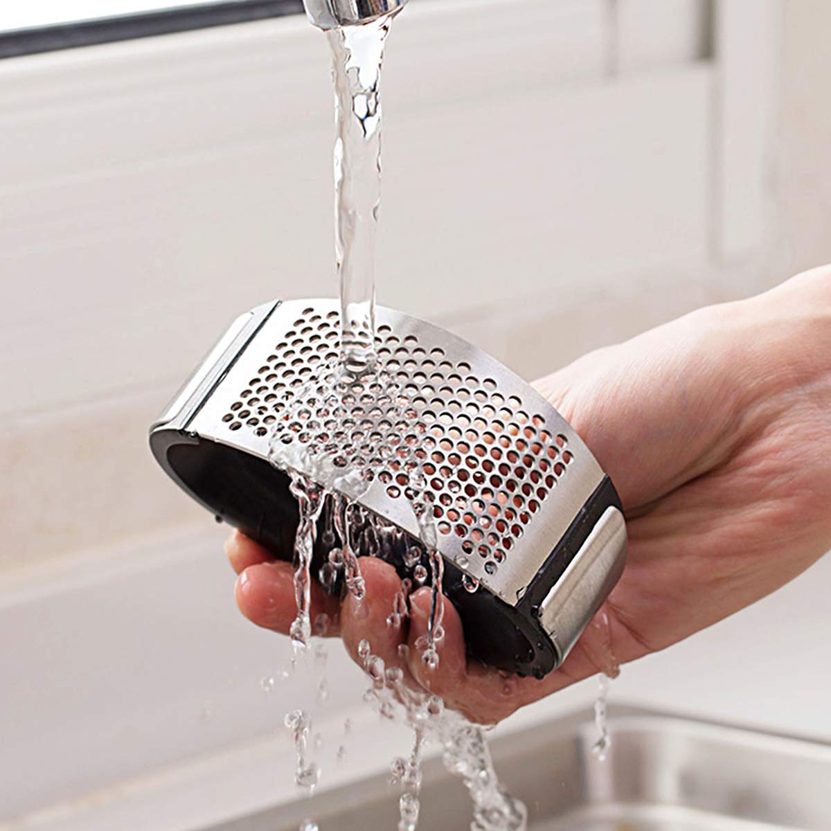 Stainless Steel Garlic Press & Crusher - Heavy Duty Kitchen Garlic Chopper, Dishwasher Safe - Perfect for Cooking, Meal Prep & Garlic Lovers