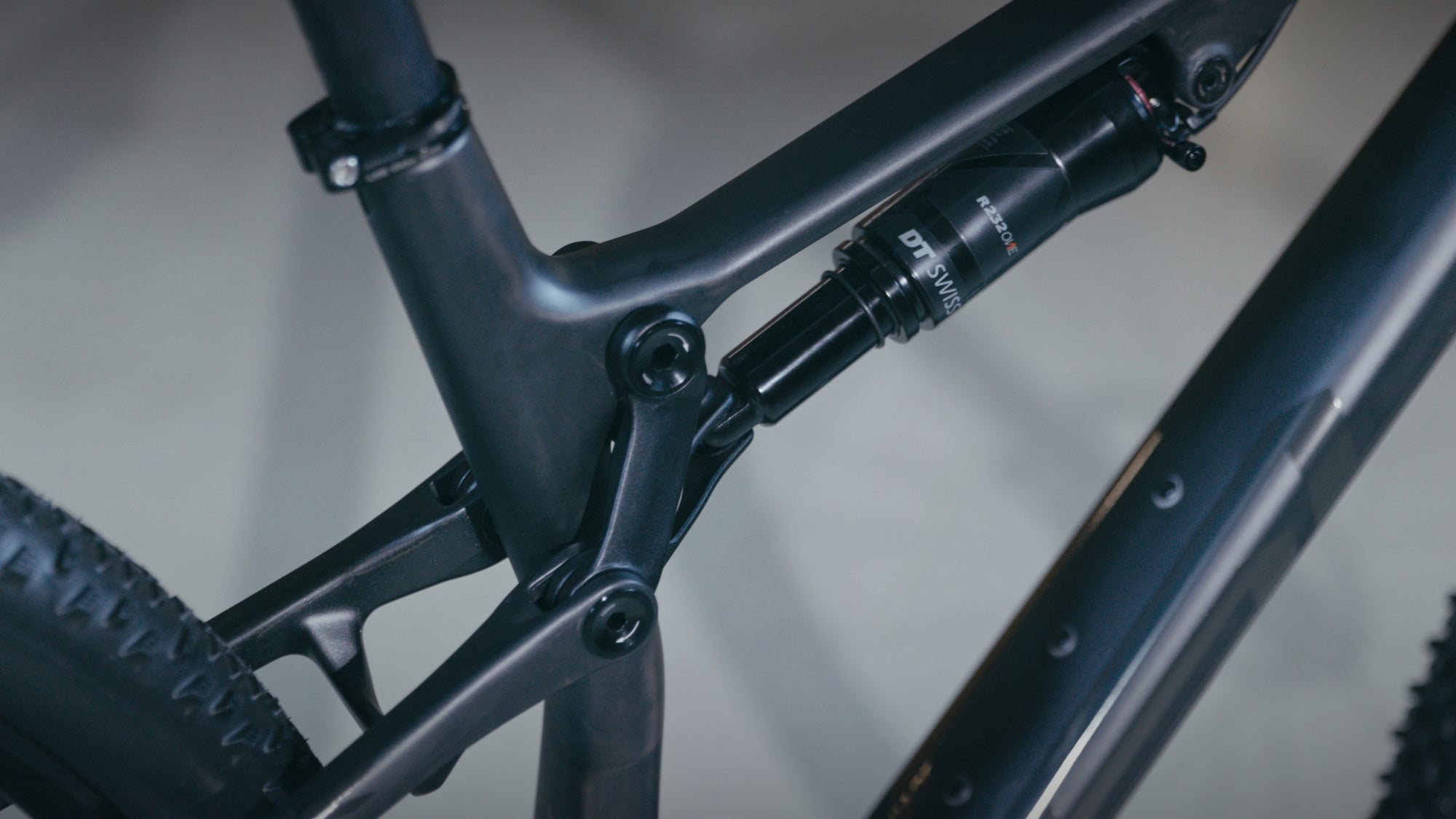 Premium XF 979 RC Carbon Fiber XC Mountain Bike - Lightweight & Durable for Trail Riding & Competitive Cross-Country Racing
