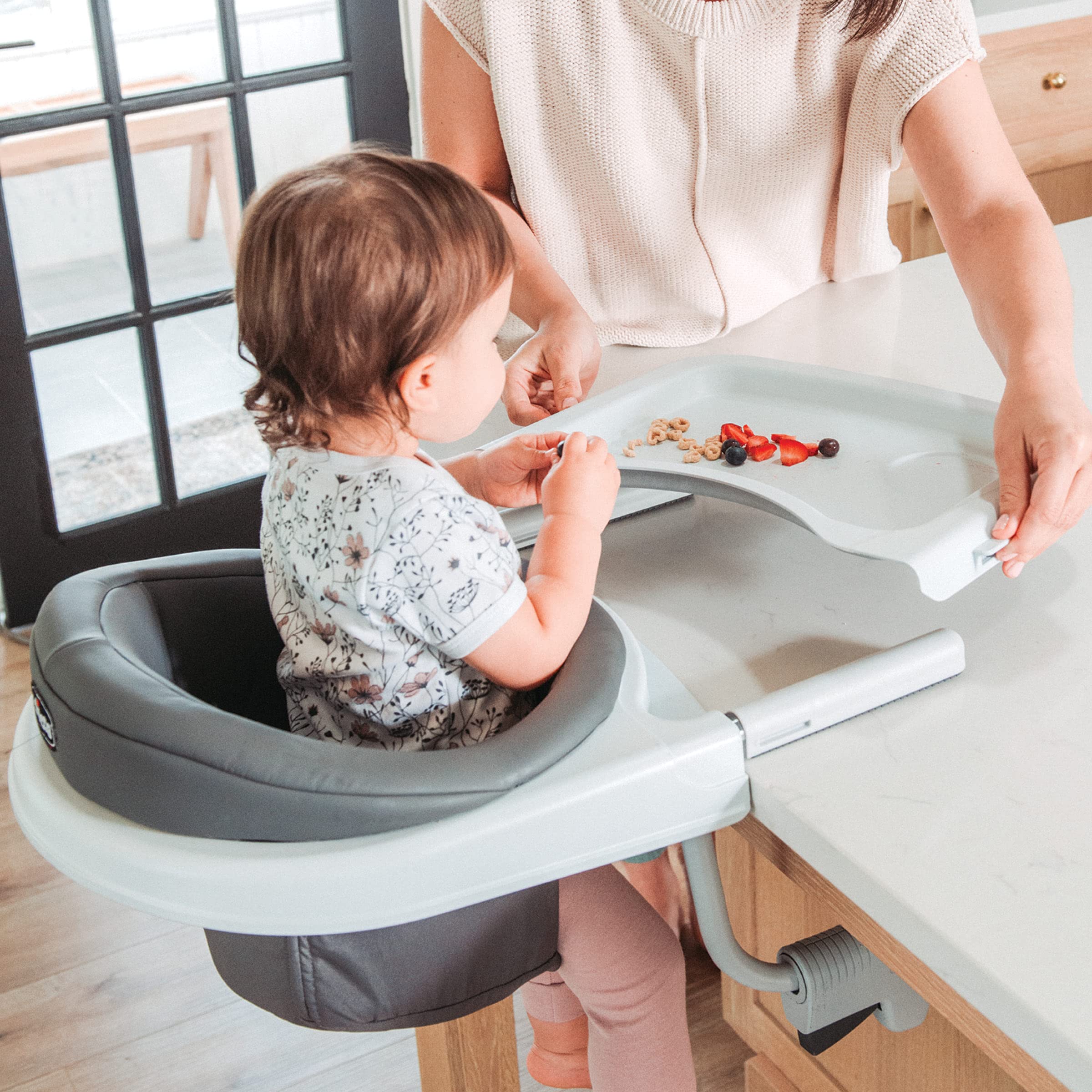 Chicco FastLock® 360 Rotating Hook-On High Chair - Portable Baby & Toddler Dining Chair with Quick Setup | Charcoal Grey | Perfect for Home, Restaurant & Travel Use
