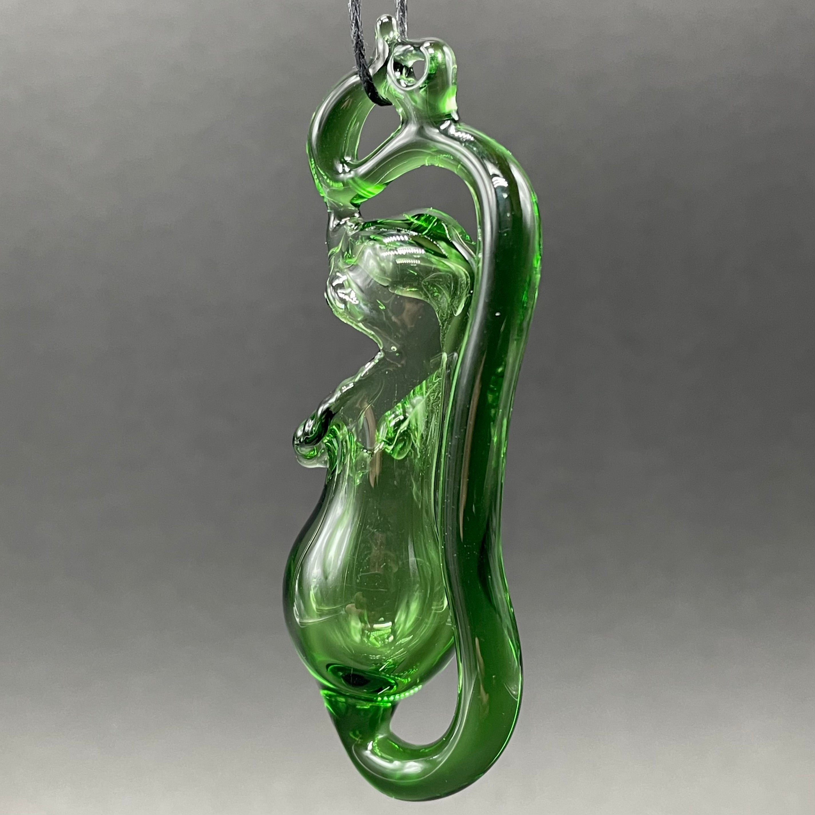 Exquisite Pitcher Plant Pendant - Unique Carnivorous Plant Jewelry for Nature Lovers | Perfect for Botanical Enthusiasts & Outdoor Adventures