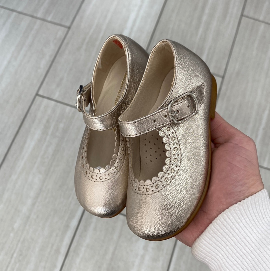 Beberlis Champagne Scalloped Baby Mary Jane Shoes for Girls - Classic First Walkers & Special Occasion Dress Shoes for Toddlers (Perfect for Weddings, Christenings & Photo Shoots)