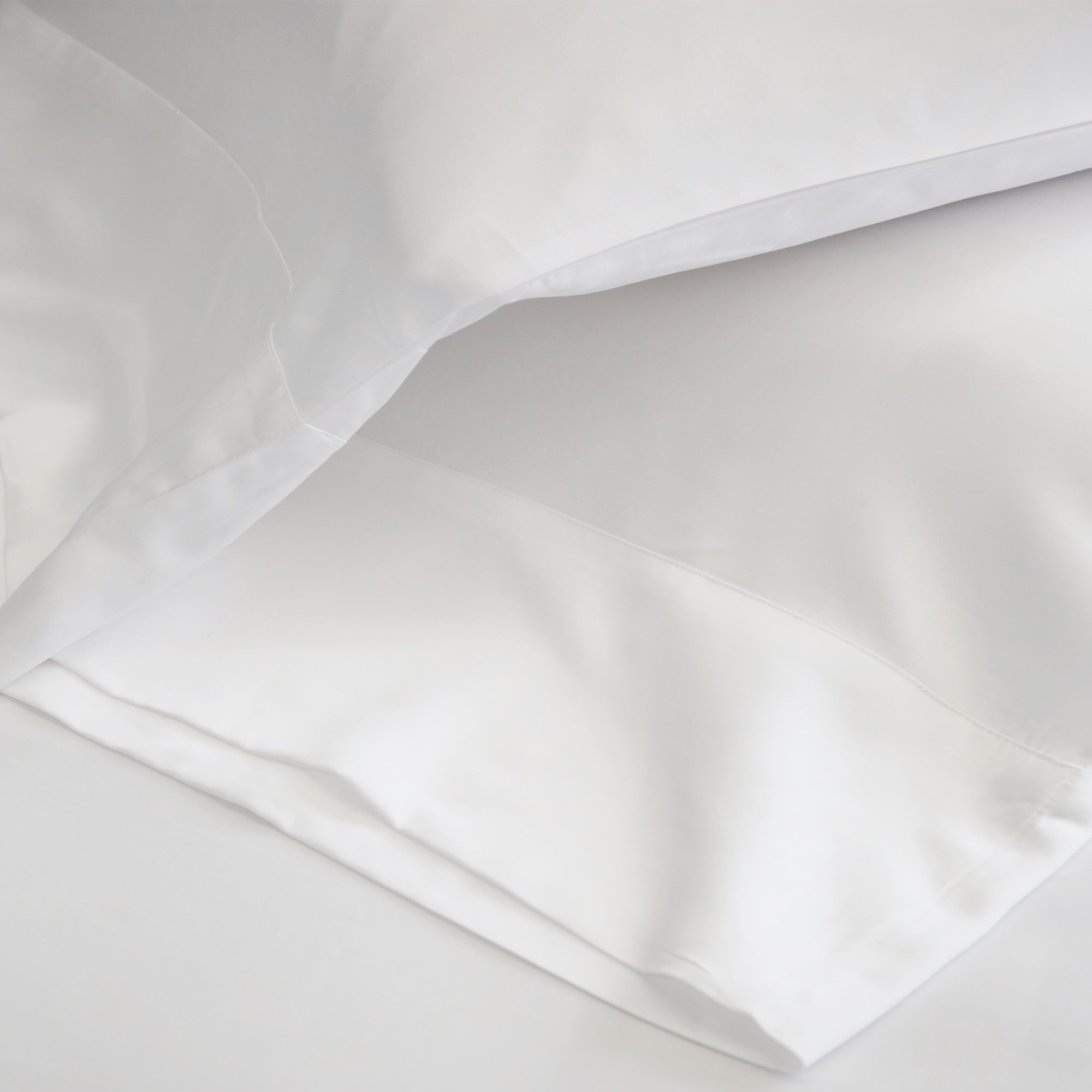 Luxury 100% Cotton Sateen Sheet Set - 4 Piece Bedding Set with Deep Pockets (Queen Size) - Soft & Breathable for All-Season Comfort - Perfect for Master Bedroom, Guest Room or Vacation Home