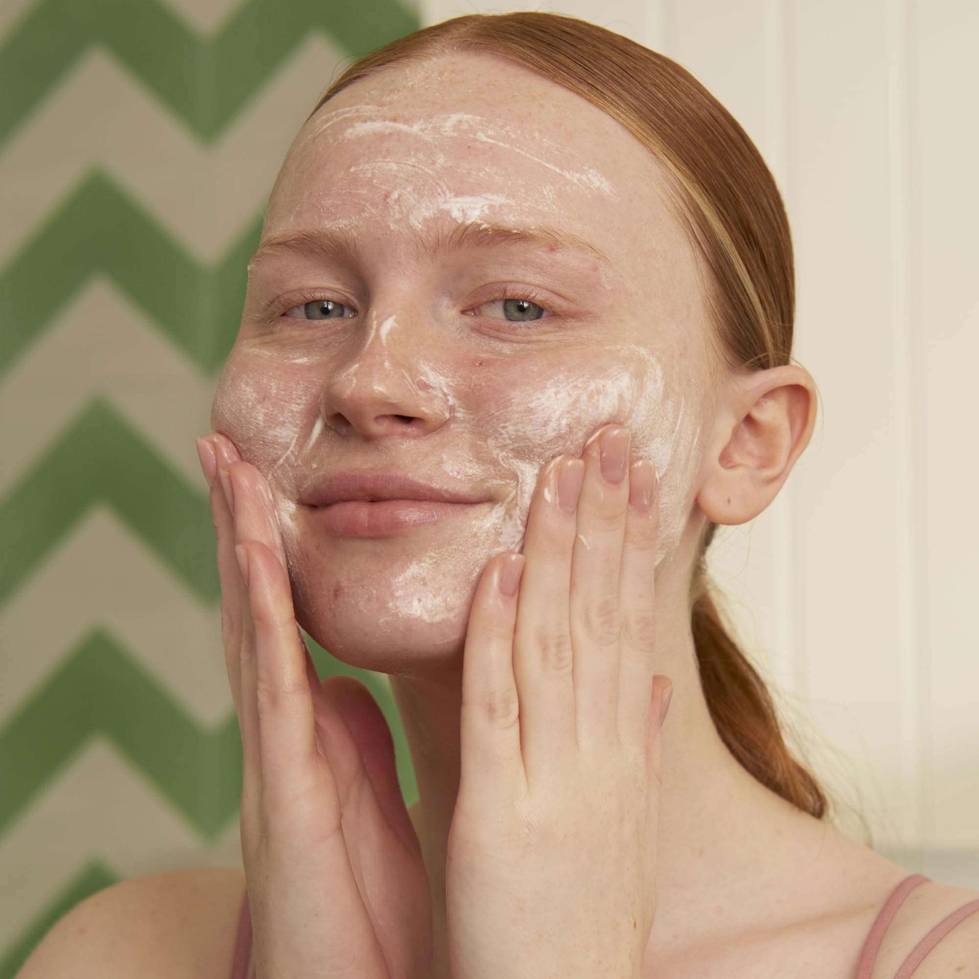 The Body Shop Tea Tree Skin Clearing Foaming Cleanser - Purifying Face Wash for Oily & Acne-Prone Skin - Vegan Formula - 4.2 Fl Oz - Packaging May Vary - Perfect for Daily Skincare Routine & Deep Cleansing