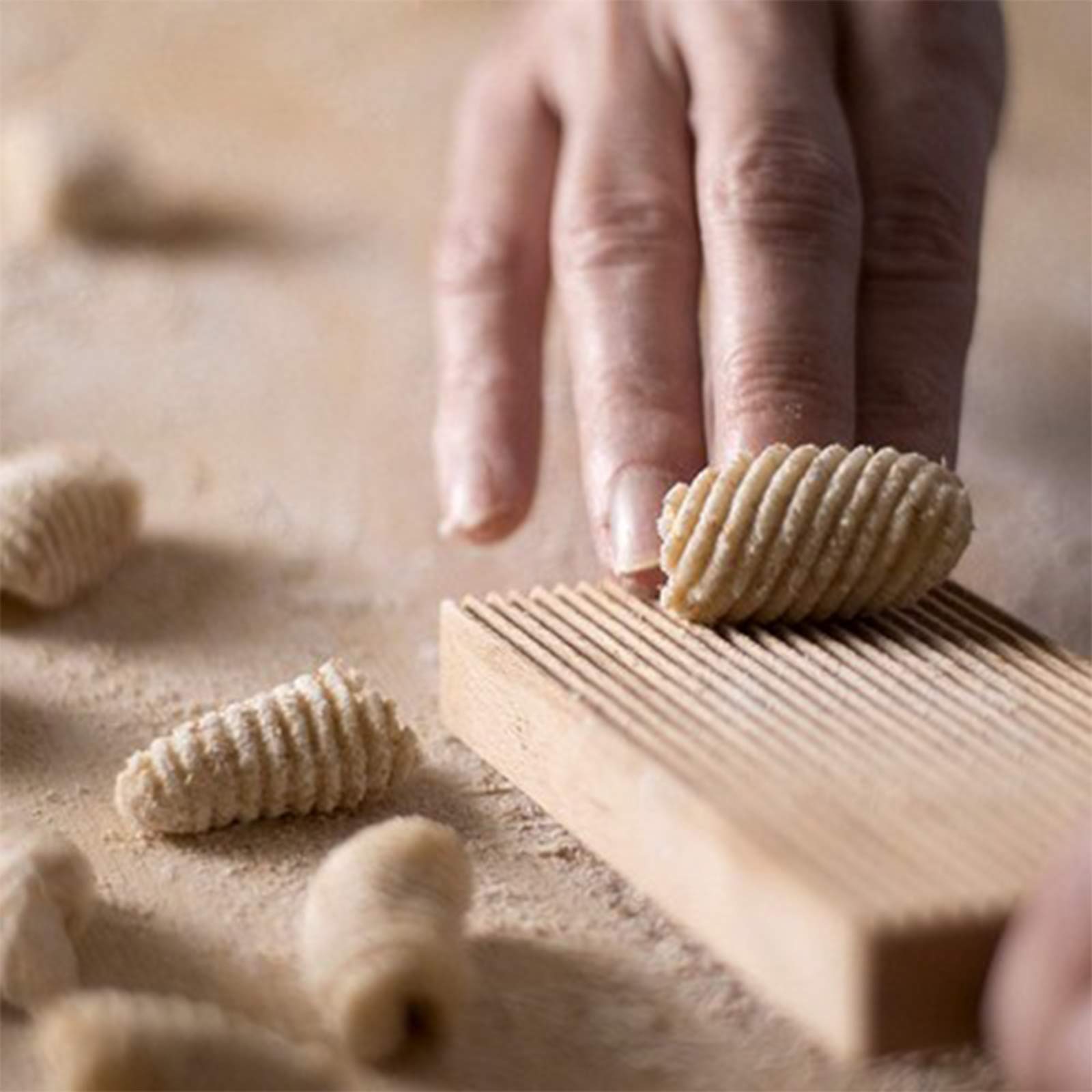 Hofumix Gnocchi Board Pasta Roller - Wooden Noodle Maker with Dough Scraper & Cutter - Perfect for Homemade Italian Pasta, Dumplings, and Baking - Ideal Kitchen Tool for Home Chefs and Pasta Lovers
