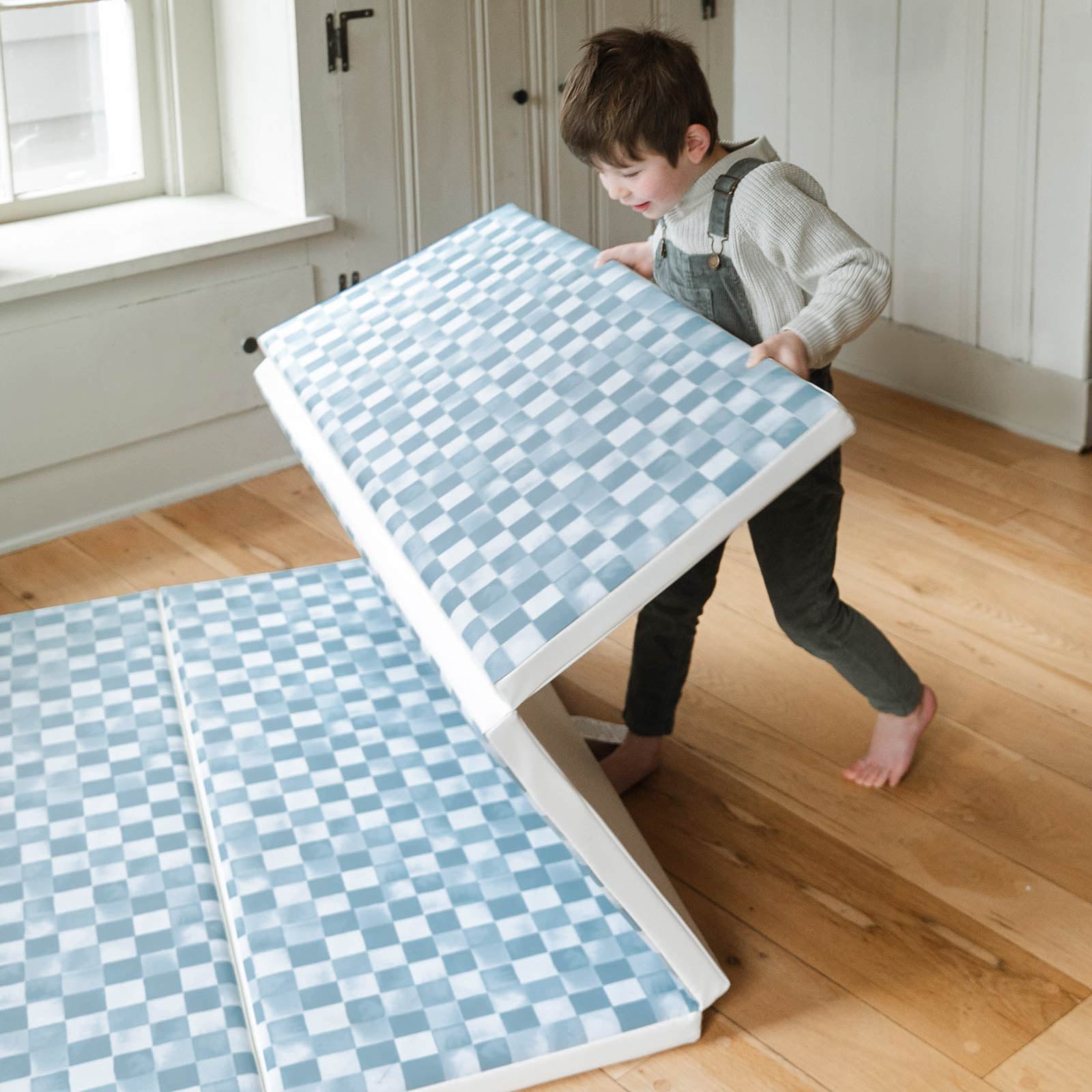 High-Quality Tumbling Mat with Checker Pattern - Perfect for Gymnastics, Yoga & Home Fitness Workouts