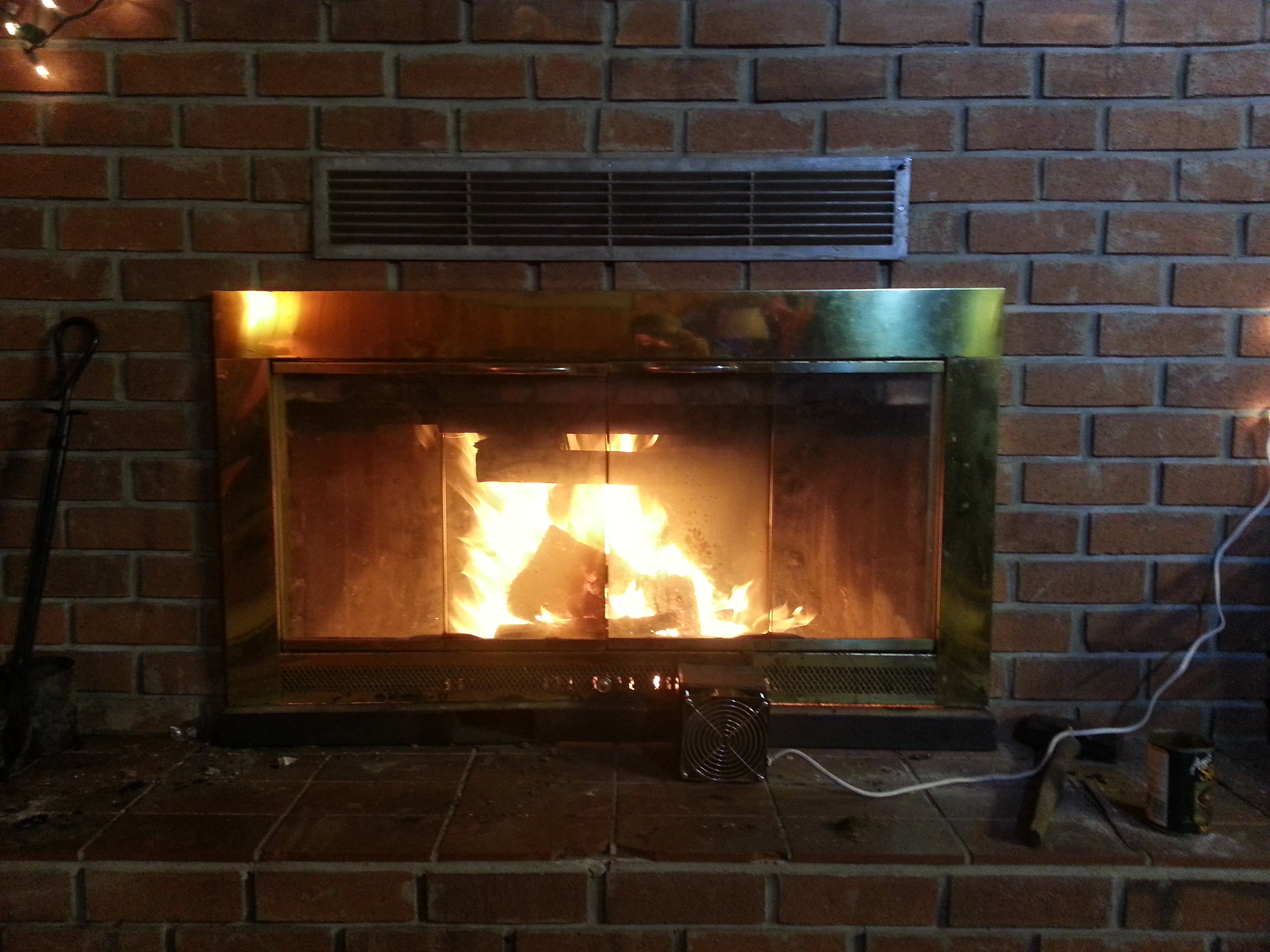 3Q 16W 14-24TD Cozy Grate Fireplace Heater with Built-In Fire Back - Perfect for Home, Office & Winter Warmth