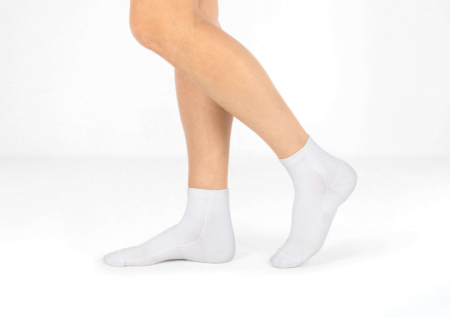 15-20 mmHg Compression Ankle Socks for Women & Men - White - Perfect for Running, Travel & Varicose Vein Relief