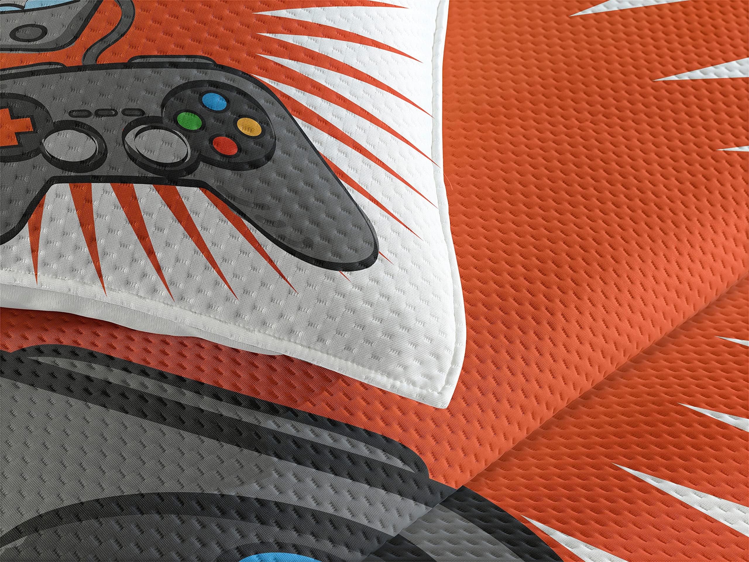 Retro Video Games Quilt Set - King Size 3-Piece Bedspread with 2 Pillow Shams | Pixel Art Gamepad Console Design in Orange & White | Perfect for Gamers Bedroom Decor, Gaming Themed Gift & Cozy Gaming Room Setup