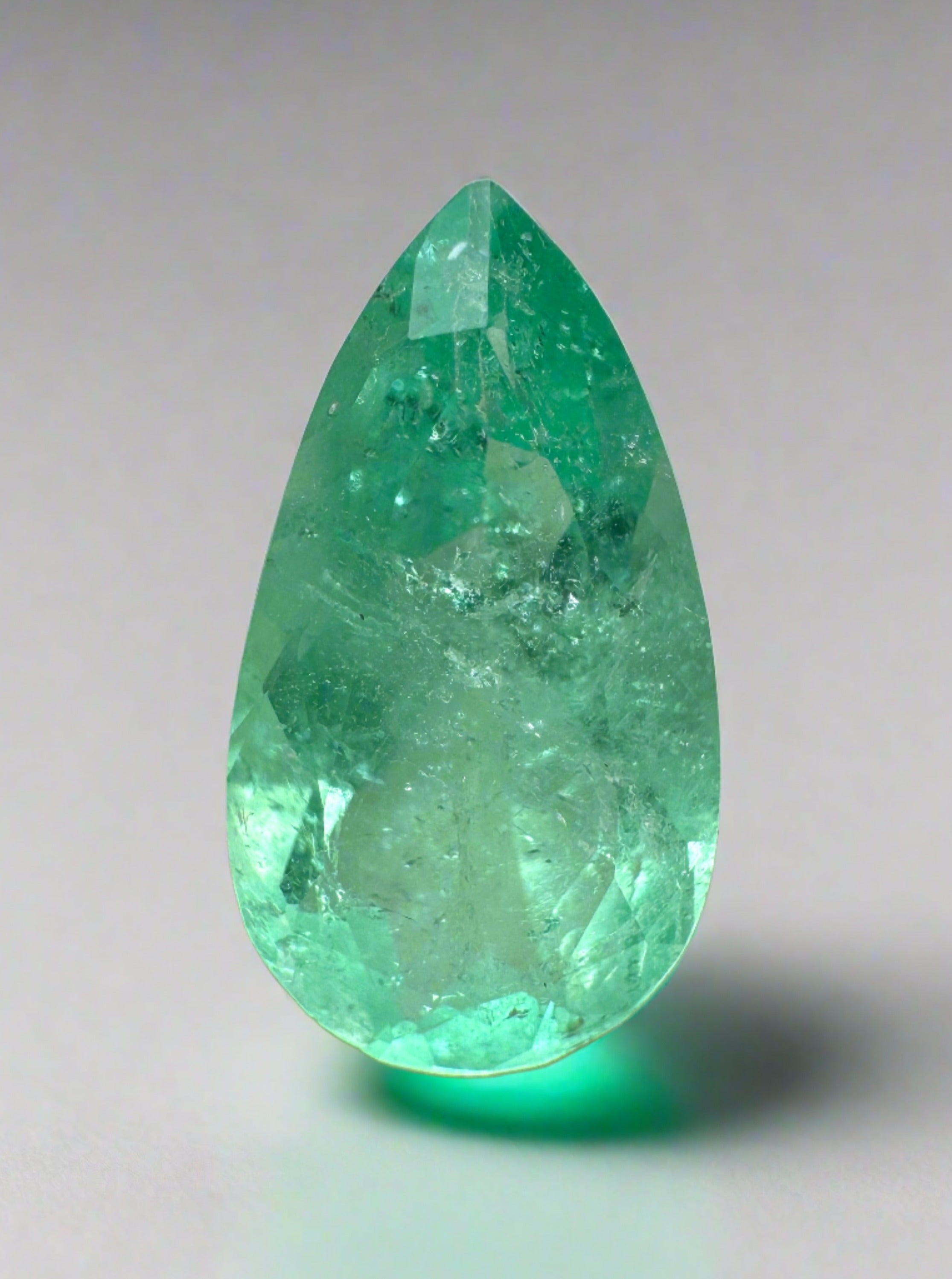 2.76 Carat Natural Colombian Emerald Pear Cut Loose Gemstone - Stunning Green Elongated Shape for Jewelry Making, Engagement Rings & Luxury Gifts