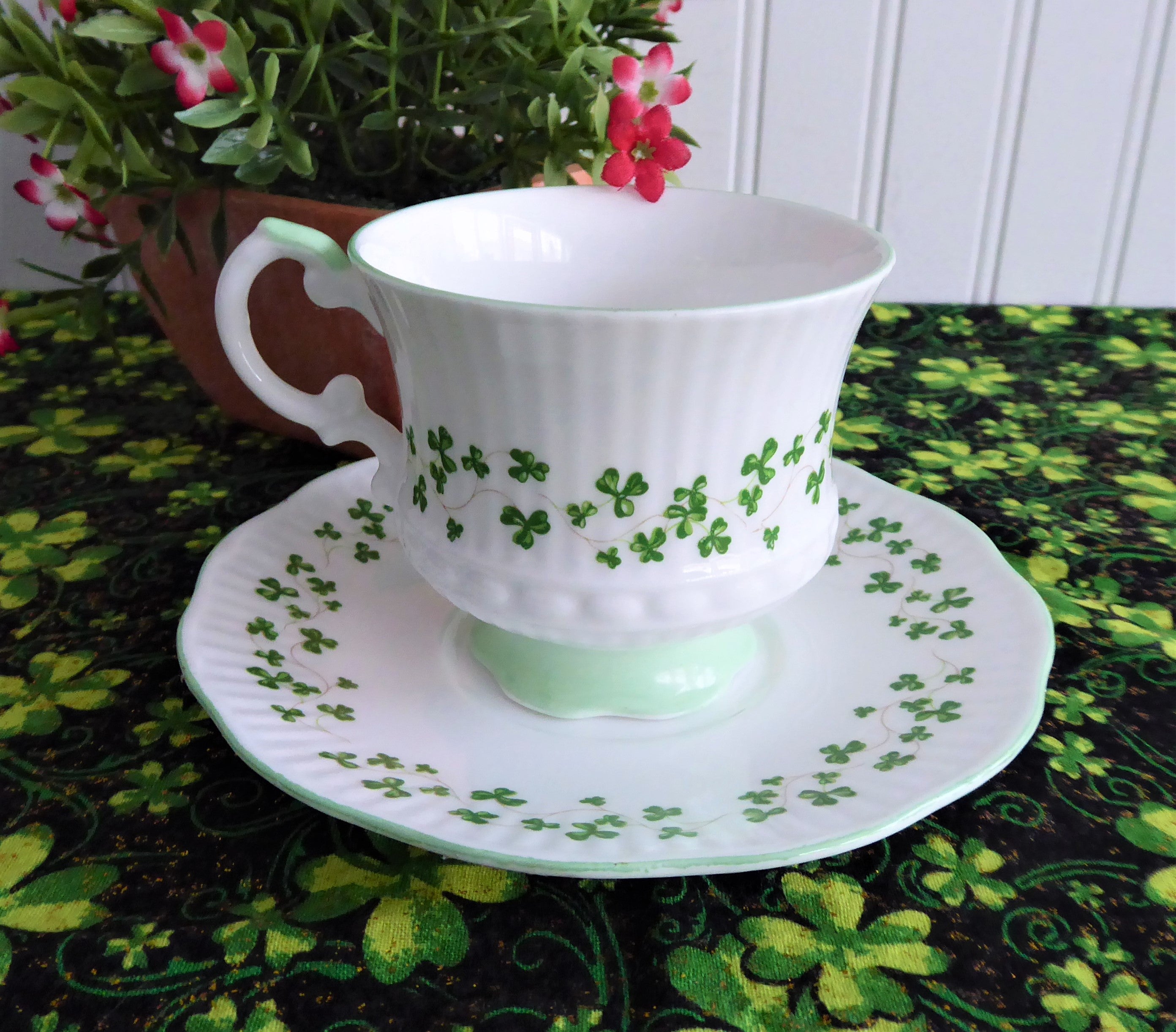 Vintage Elizabethan Shamrock Small Cup and Saucer Set - English Bone China from 1950s - Perfect for Afternoon Tea, Collecting, and Home Decor