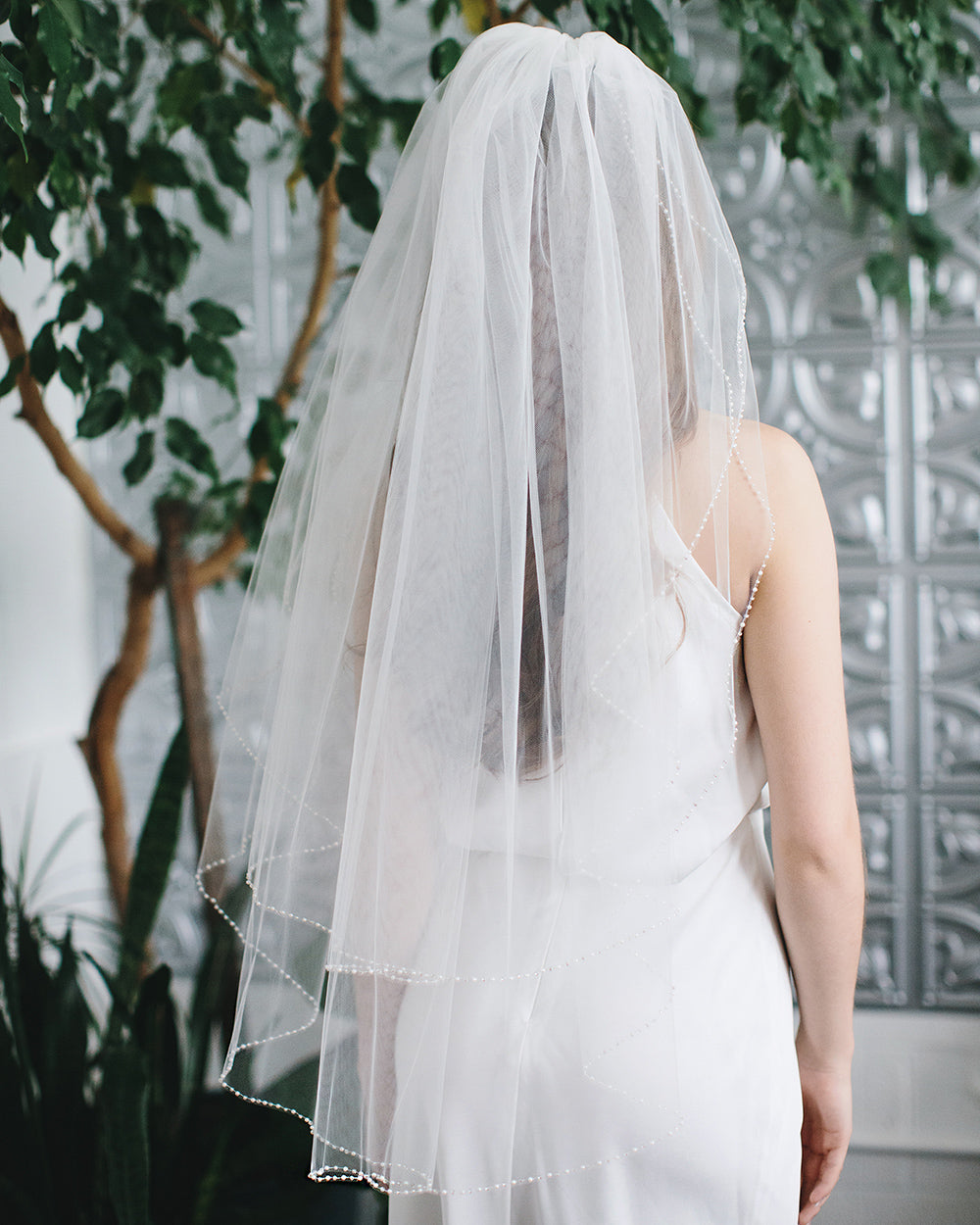 2 Layer Simple Pearl Edge Bridal Veil - Elegant Wedding Accessory for Brides, Perfect for Church Ceremony and Photo Shoots
