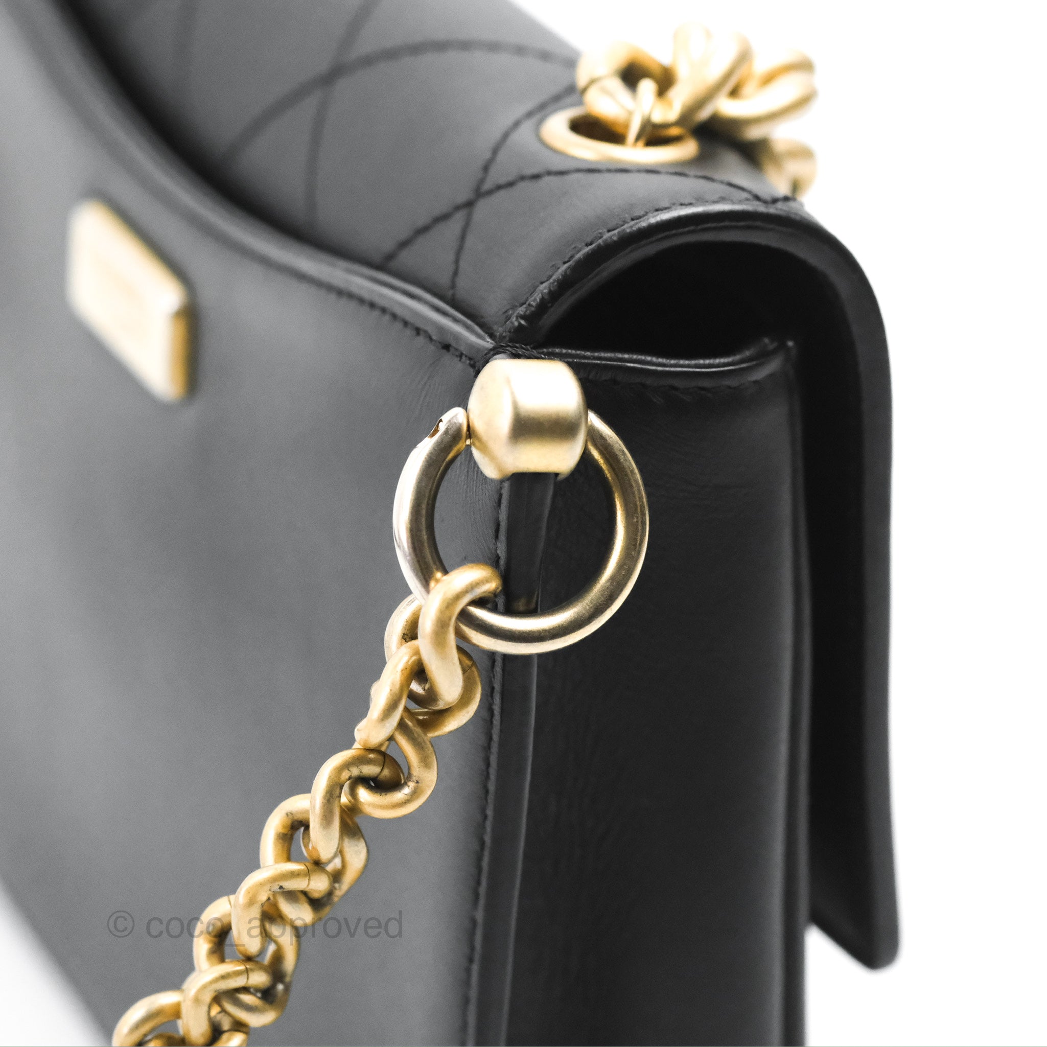 Chanel Classic Flap Bag Black Calfskin Leather with Chain Handle & Aged Gold Hardware - Luxury Shoulder Bag for Women, Perfect for Evening Parties & Special Occasions
