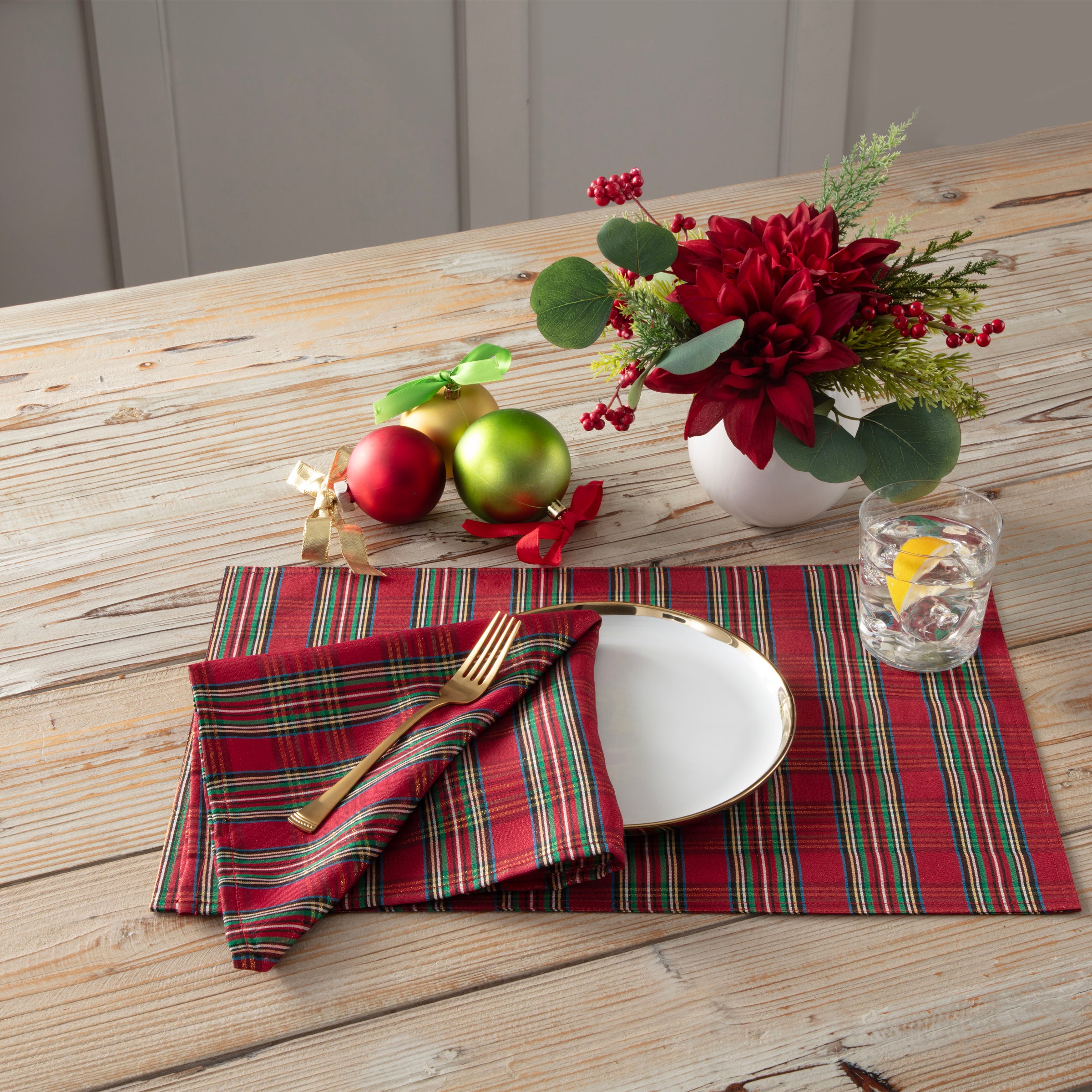 Premium Holiday Nouveau Dazzle Dinner Napkins - Set of 4 Elegant Cloth Napkins for Christmas, Thanksgiving & Special Occasions - Perfect for Festive Dining, Parties & Holiday Table Decor