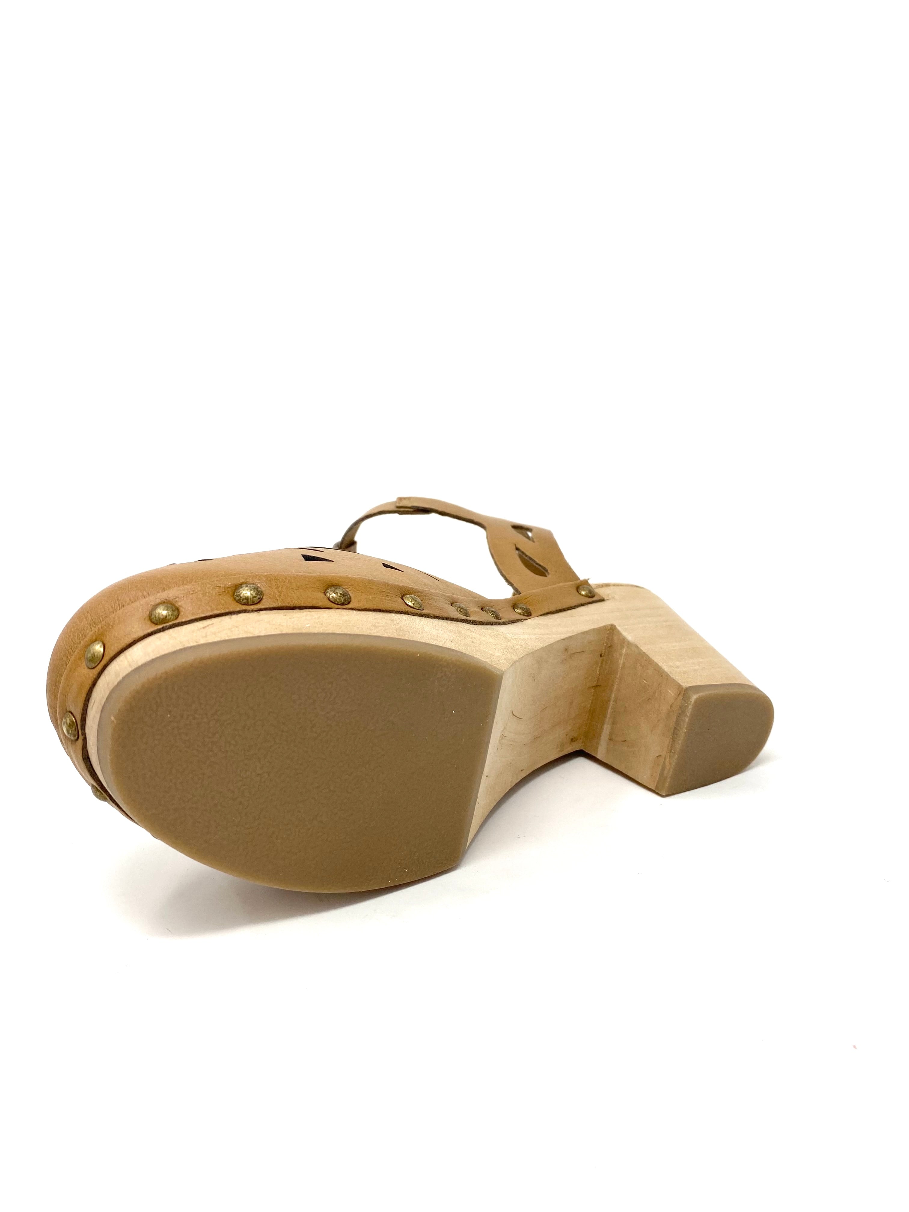 Novacas Esther Clog in Camel - Comfortable & Stylish Slip-On Shoes for Women - Perfect for Casual Wear, Work & Outdoor Activities