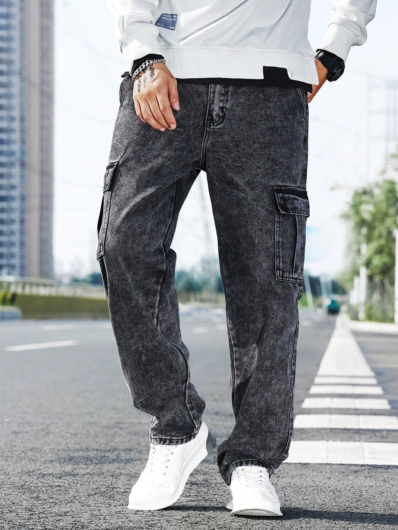 WDIRARA Men's Slim Fit Cargo Jeans - Straight Leg Denim Pants with Flap Pockets for Streetwear & Work | Comfortable & Stylish for Casual Outings, Urban Fashion & Outdoor Activities