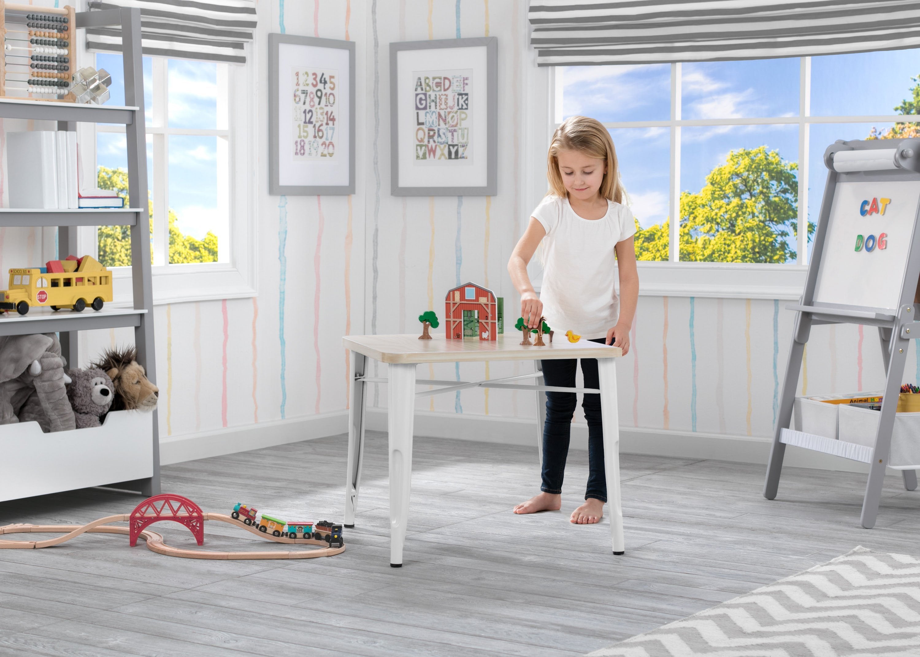 White with Driftwood (1313)