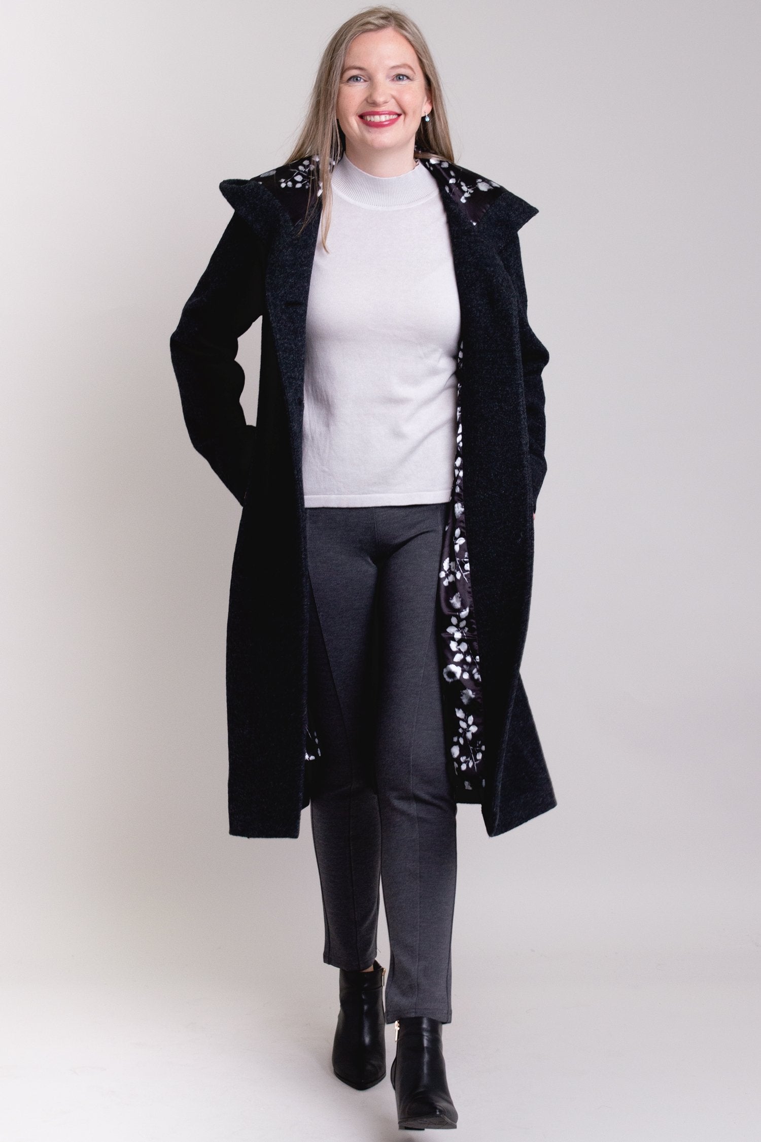 Premium Britt Wool Coat in Charcoal - Warm & Stylish Winter Outerwear for Men & Women - Perfect for Office, Travel & Formal Occasions