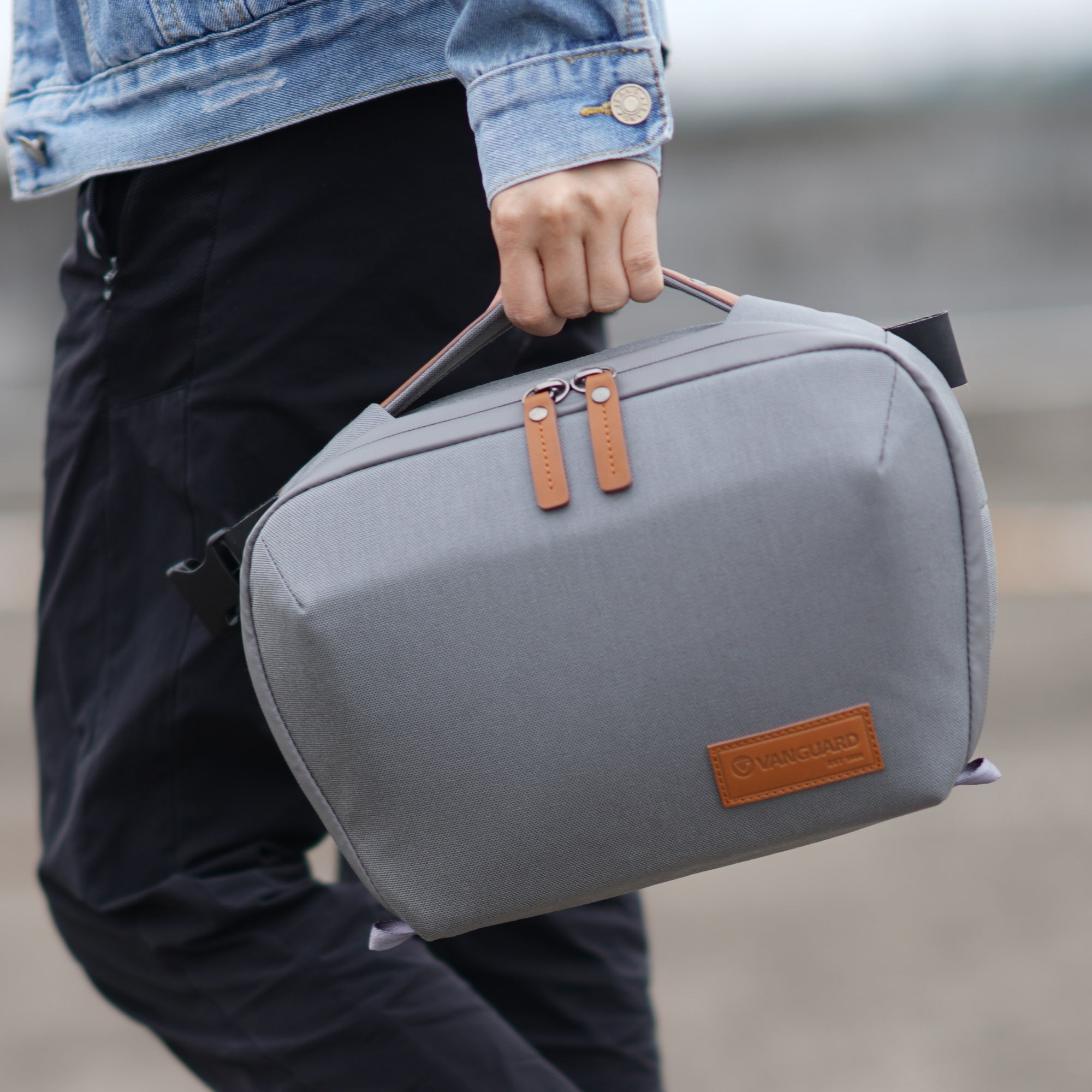 VEO City CB24 GY Crossbody Camera Bag for Women & Men - Compact DSLR/SLR Shoulder Bag - Waterproof Gray Camera Case for Travel, Hiking & Everyday Use