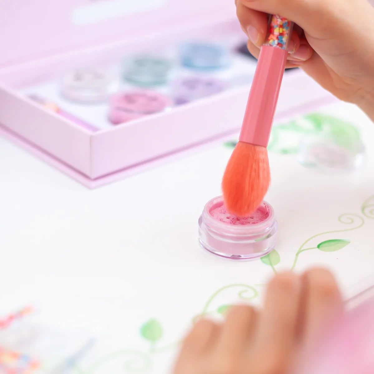 Oh Flossy Play Makeup Eyeshadow Palette - Non-Toxic Kids Pretend Makeup Kit for Girls, Perfect for Dress Up & Role Play Games (Birthday Gift, Party Fun)