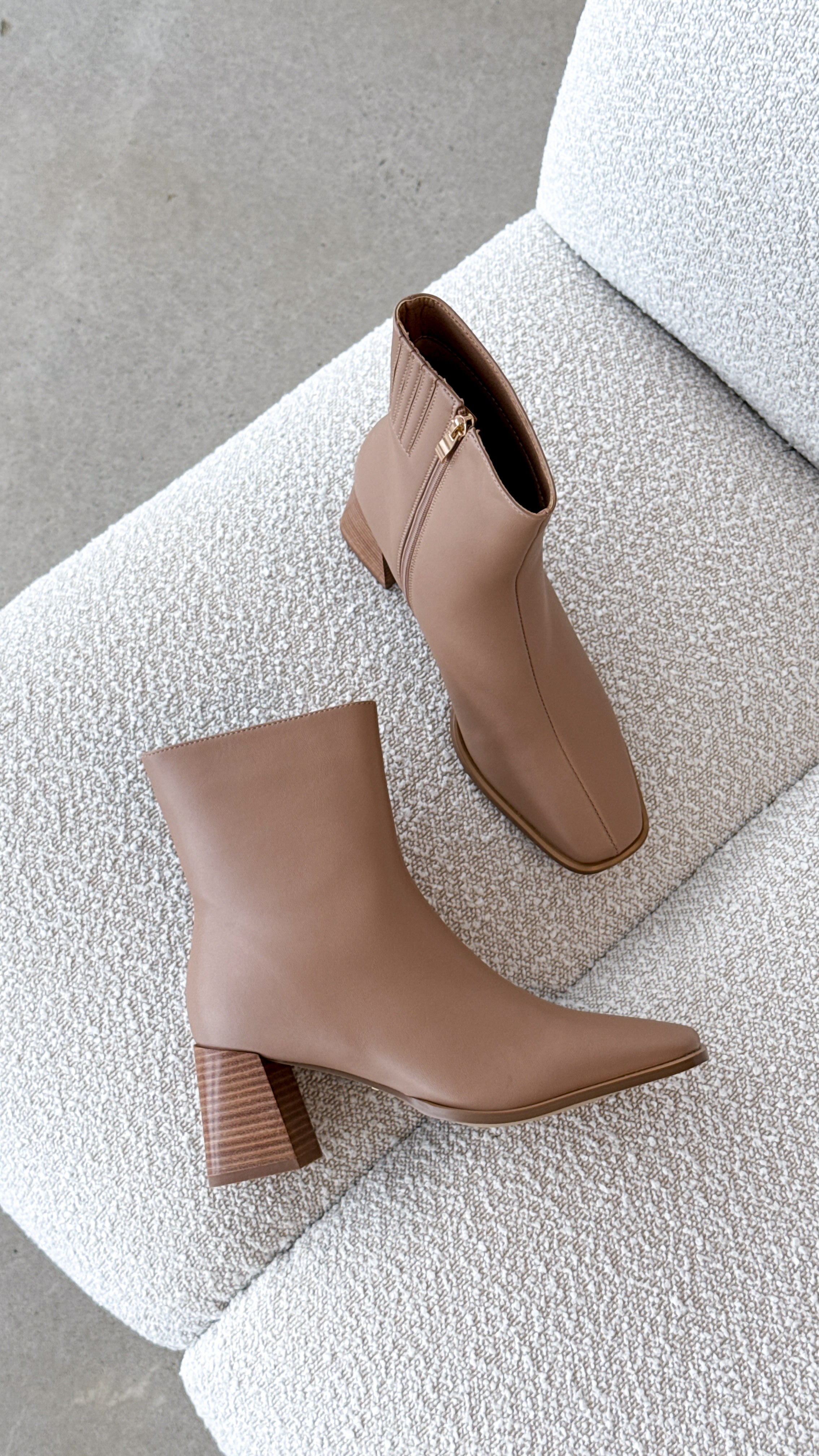 Alania Women's Almond Toe Ankle Boots - Stylish & Comfortable for Fall & Winter Fashion | Perfect for Office, Casual Outings & Date Nights