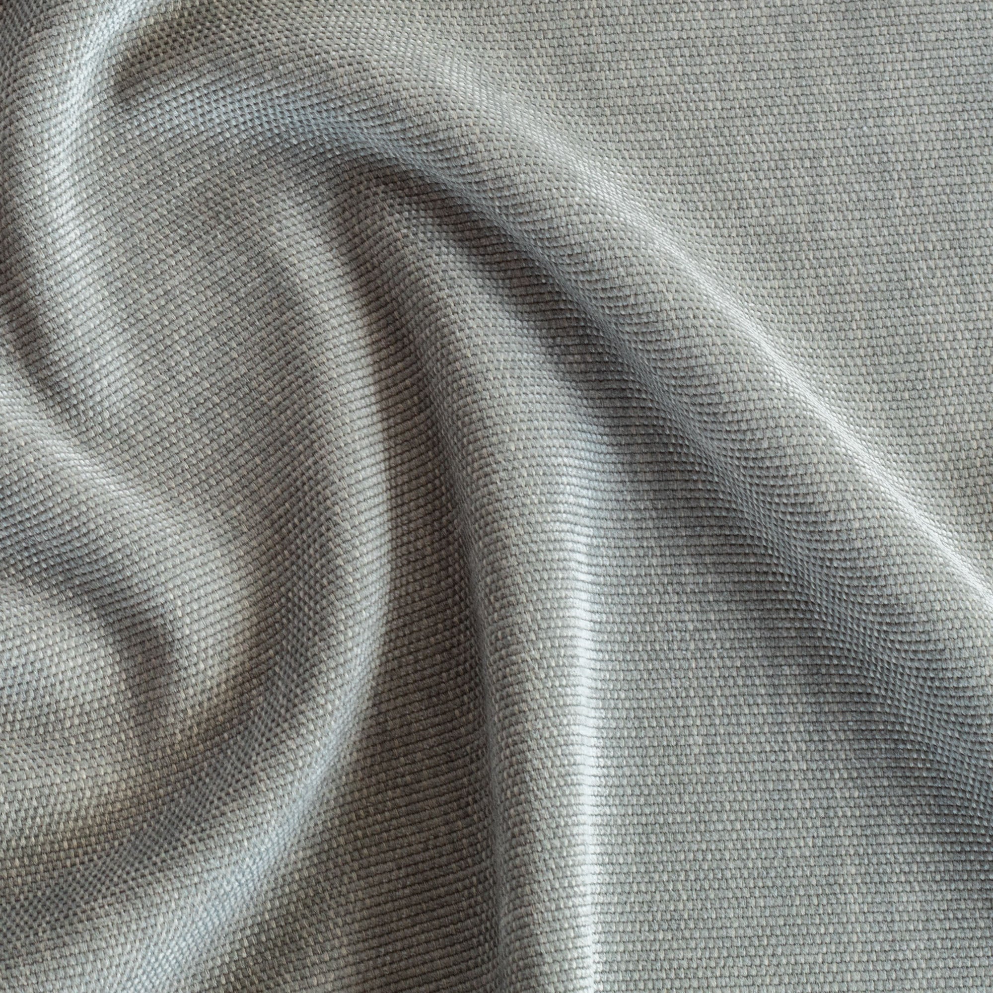 REMNANT Remy Fabric - Silver Lake 32 | Premium Hair Extensions Material for DIY Wigs & Cosplay | Perfect for Styling, Costume Making & Beauty Projects