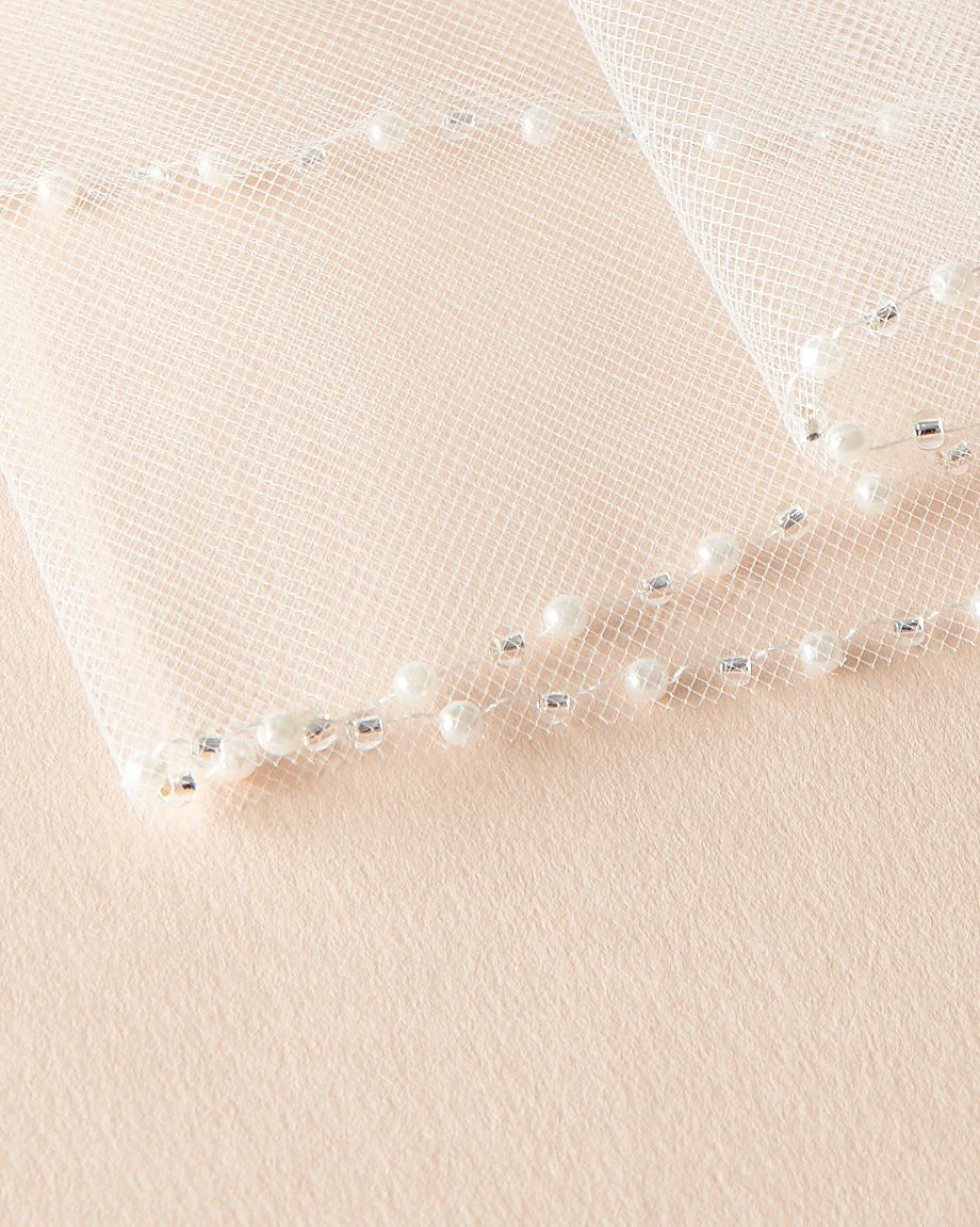 2 Layer Simple Pearl Edge Bridal Veil - Elegant Wedding Accessory for Brides, Perfect for Church Ceremony and Photo Shoots