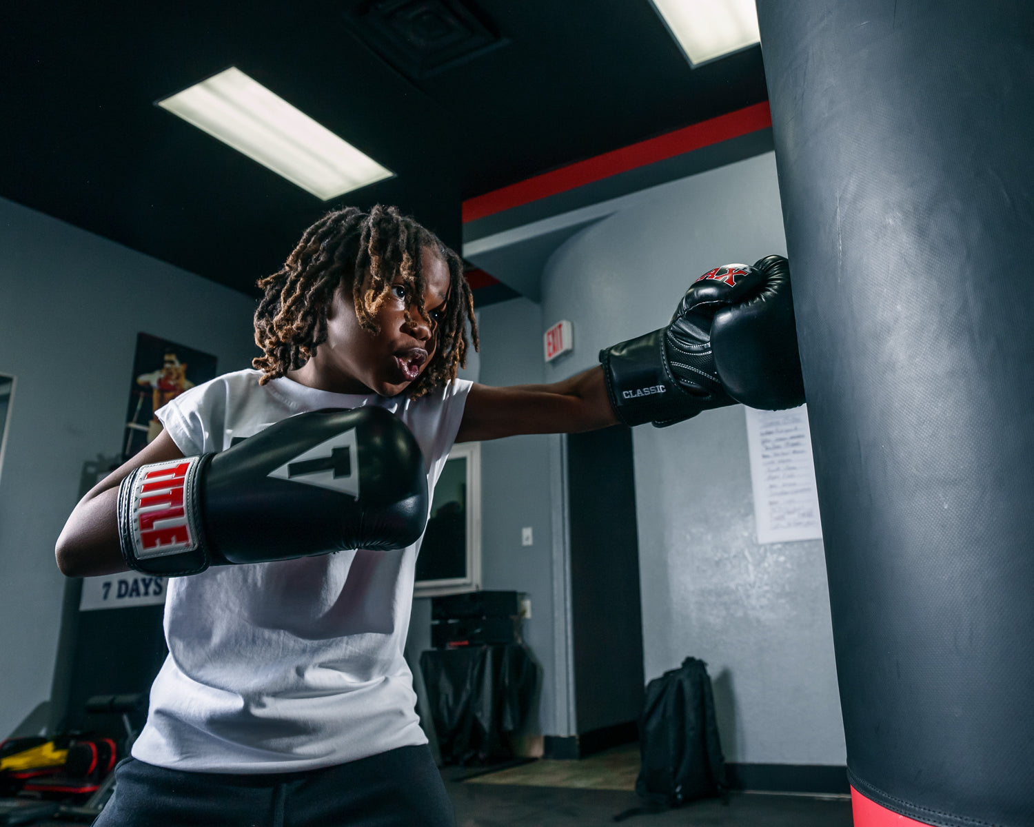 Premium Classic Black Max Boxing Gloves for Men & Women - Professional Training, Sparring & MMA - Ideal for Home Gym, Boxing Classes & Fitness Workouts