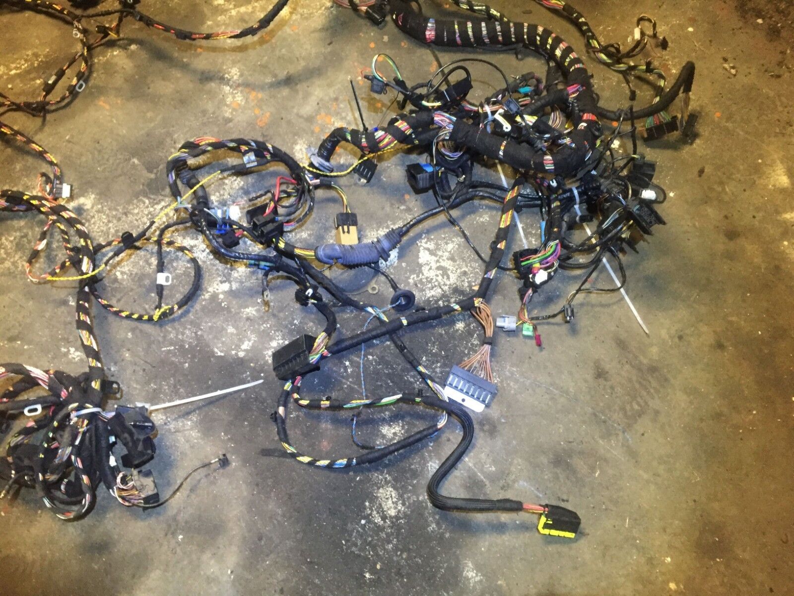 04 05 06 BMW X3 E83 3.0L OEM Interior Dash & Main Fuse Box Wiring Harness - Perfect for Electrical Repairs & DIY Car Upgrades
