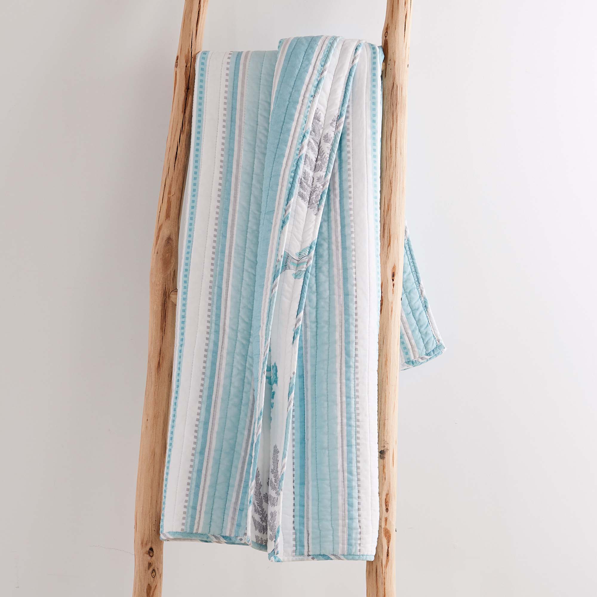 Stylish Cape Coral Stripe Quilted Throw Blanket - Soft & Cozy Bedspread for Couch, Sofa, or Bed - Perfect for Home Decor, Living Room, and Gift Giving