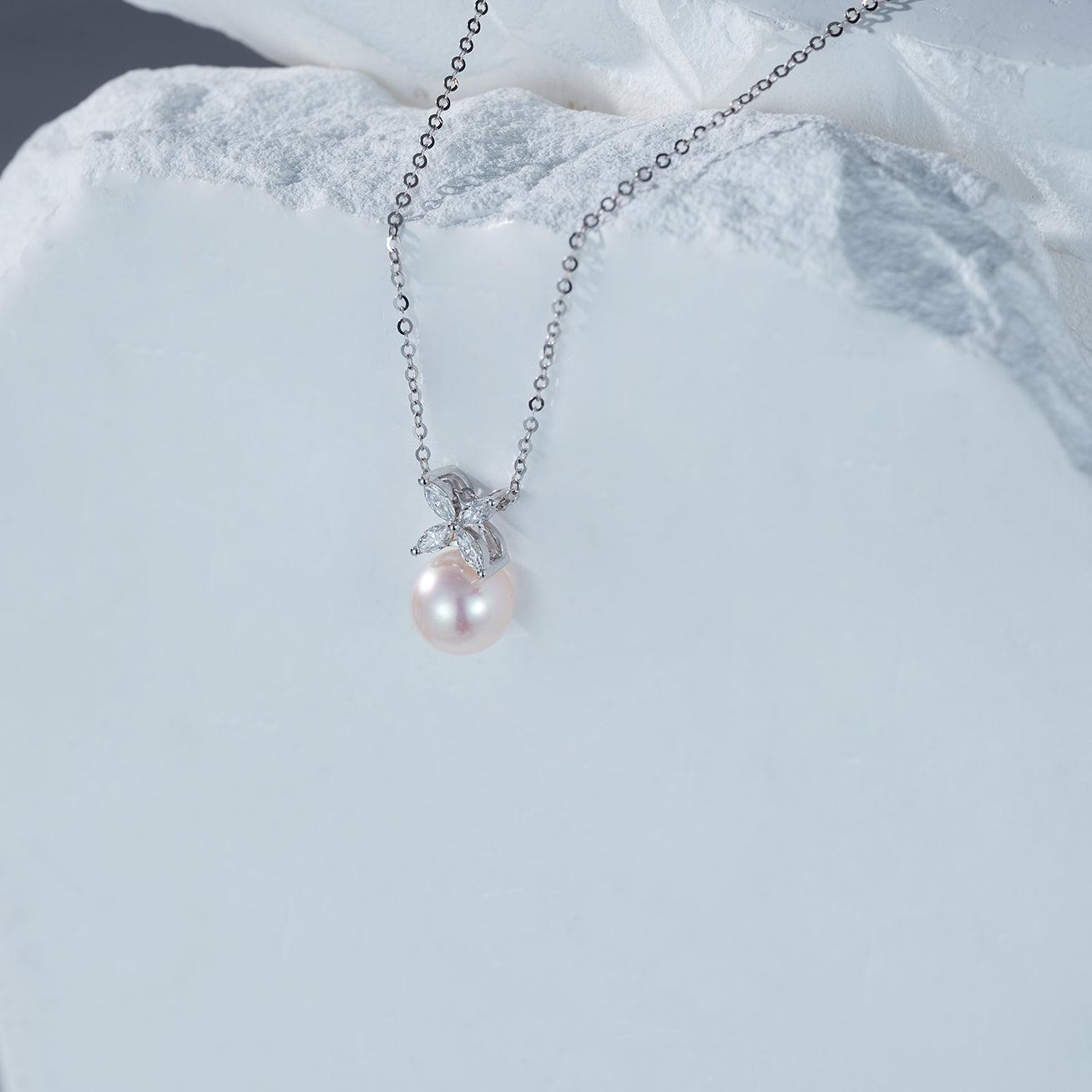 18K Gold Diamond Akoya Pearl Necklace for Women - Elegant & Luxurious Jewelry Gift (KN00132) | EVERLEAF | Perfect for Weddings, Anniversaries & Special Occasions
