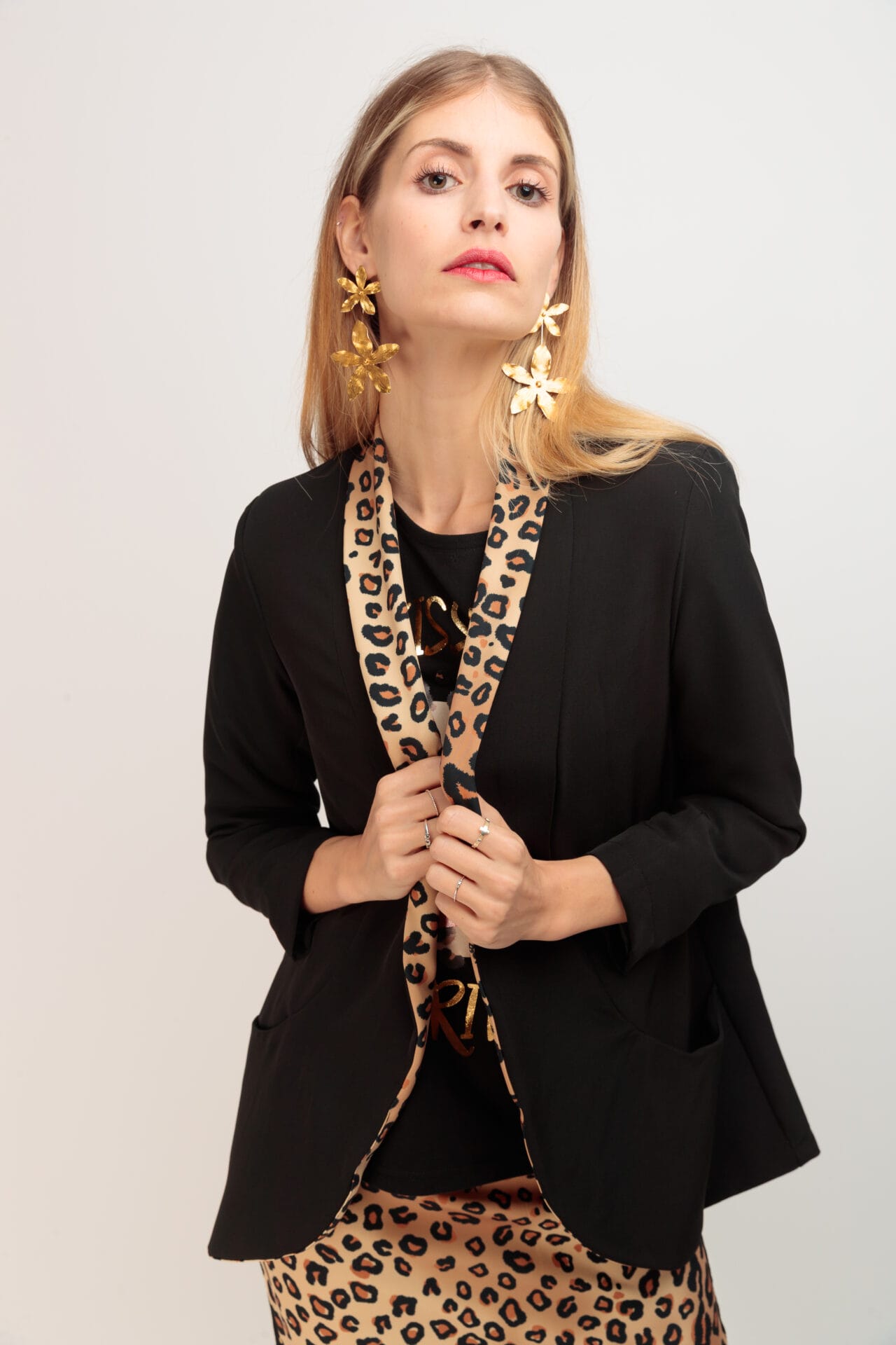 Trendy Smoking Leopard Skull Blazer for Men & Women - Fashionable Animal Print Jacket for Parties, Halloween Costumes and Bold Outfits
