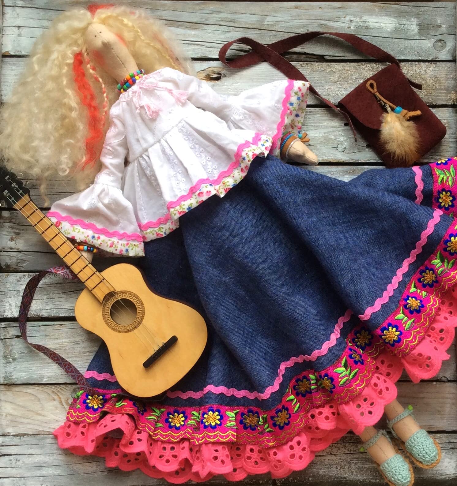 Tilda Romance Doll - Hippie Musician Doll with Guitar, Singing Star Doll with Free Heart - Perfect Gift for Music Lovers & Romantic Occasions - Great for Birthday, Valentine's Day & Home Decor