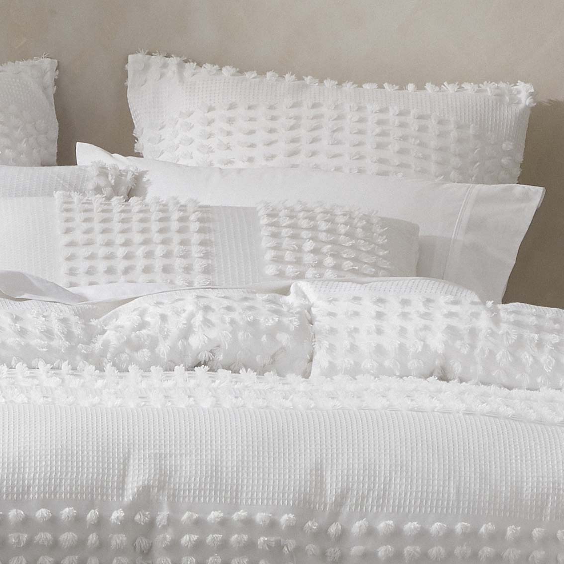Premium White Quilt Cover Set - Queen Size Bedding for Luxury Comfort | Soft & Breathable Cotton Duvet Cover | Perfect for Master Bedroom, Guest Room & Hotel Decor