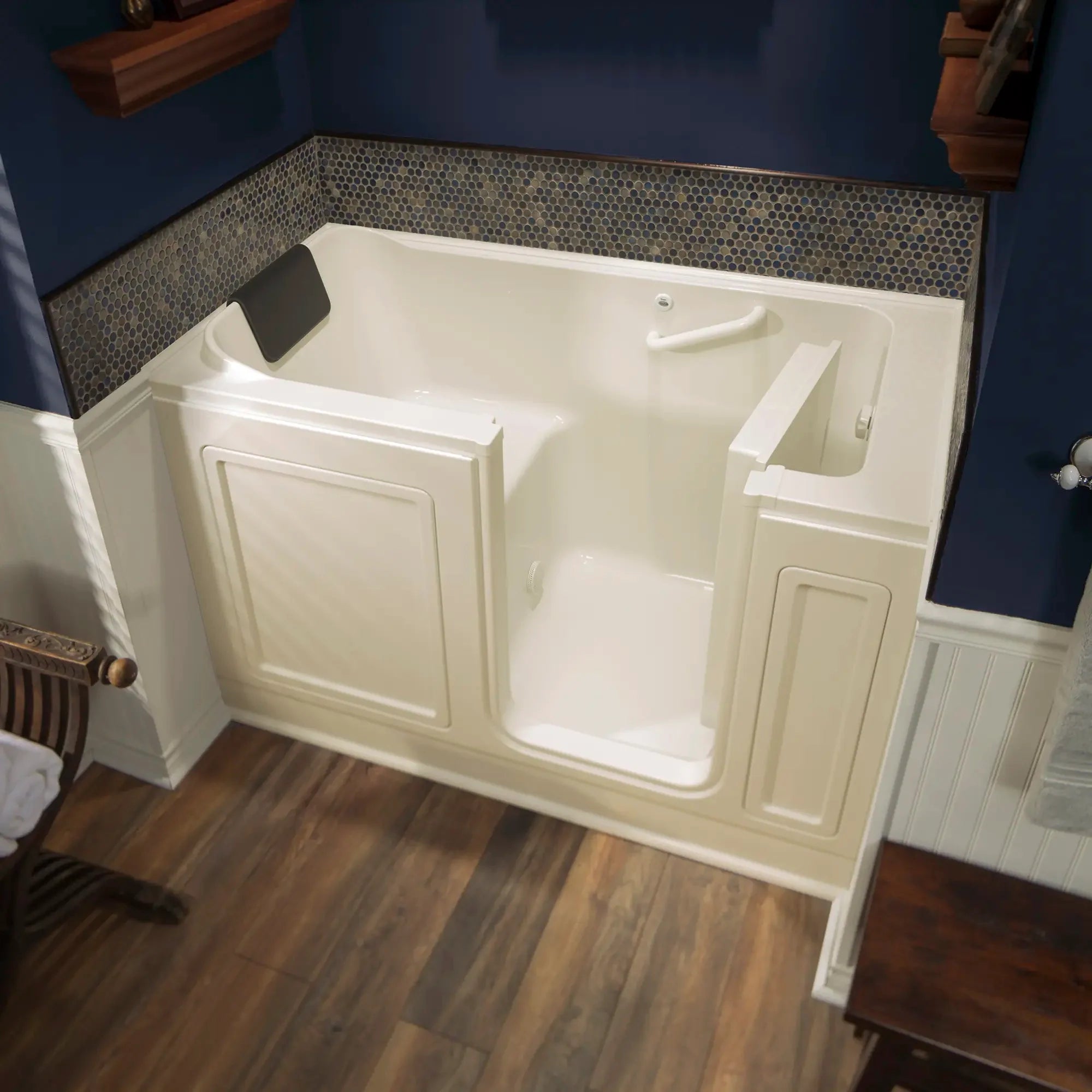 32 x 60 Inch Acrylic Walk-in Bathtub with Soaker System - Right Hand Drain - Luxury Spa Experience for Elderly & Mobility Needs - Perfect for Relaxation & Hydrotherapy at Home